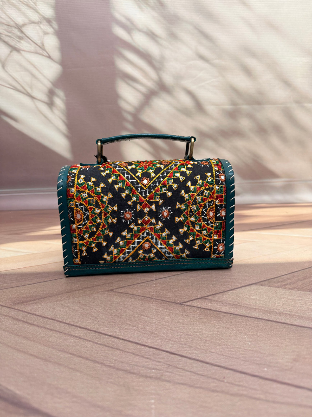 Kutch Neran Handwork Hut Bag