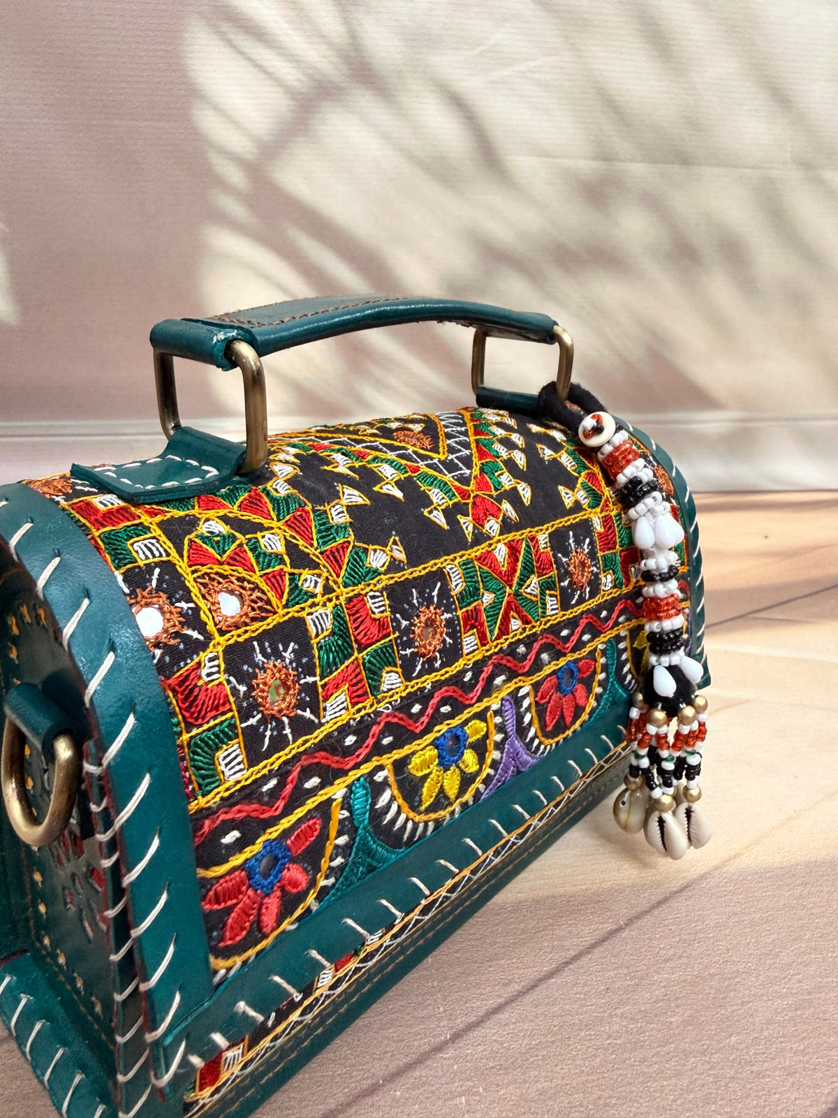 Kutch Neran Handwork Hut Bag