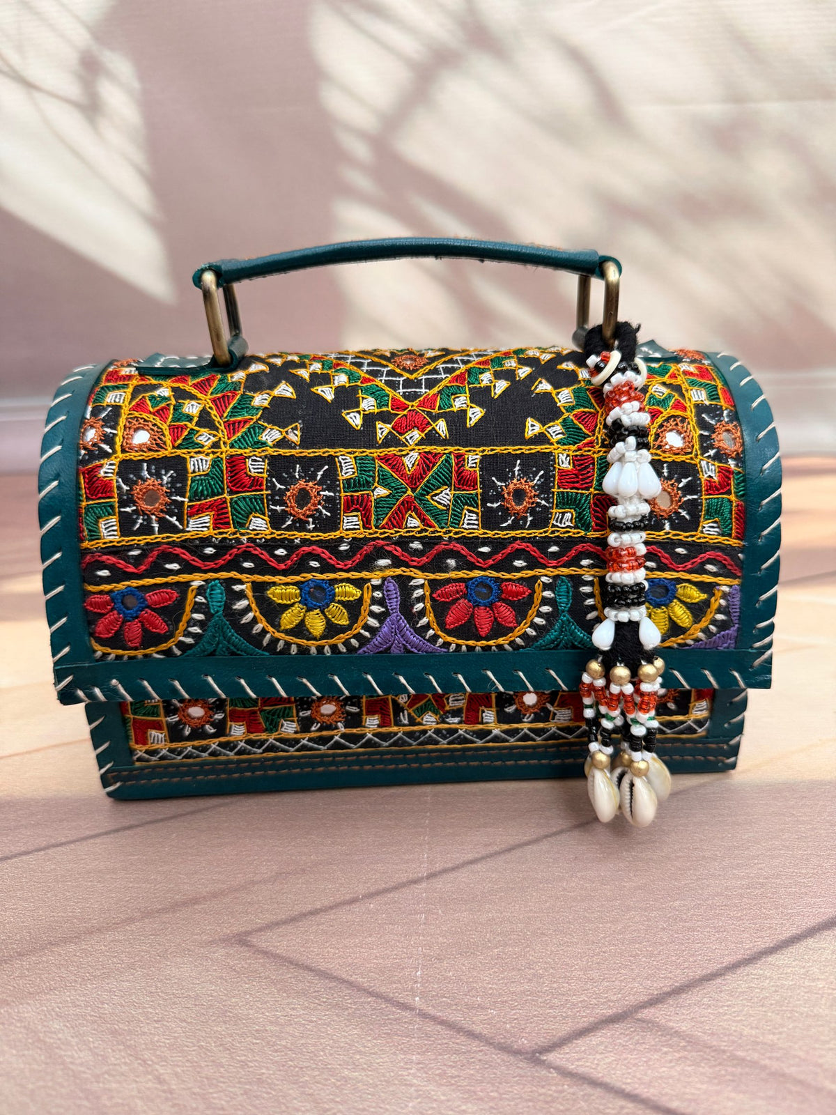 Kutch Neran Handwork Hut Bag