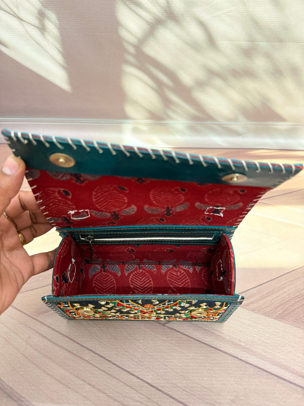Kutch Neran Handwork Hut Bag