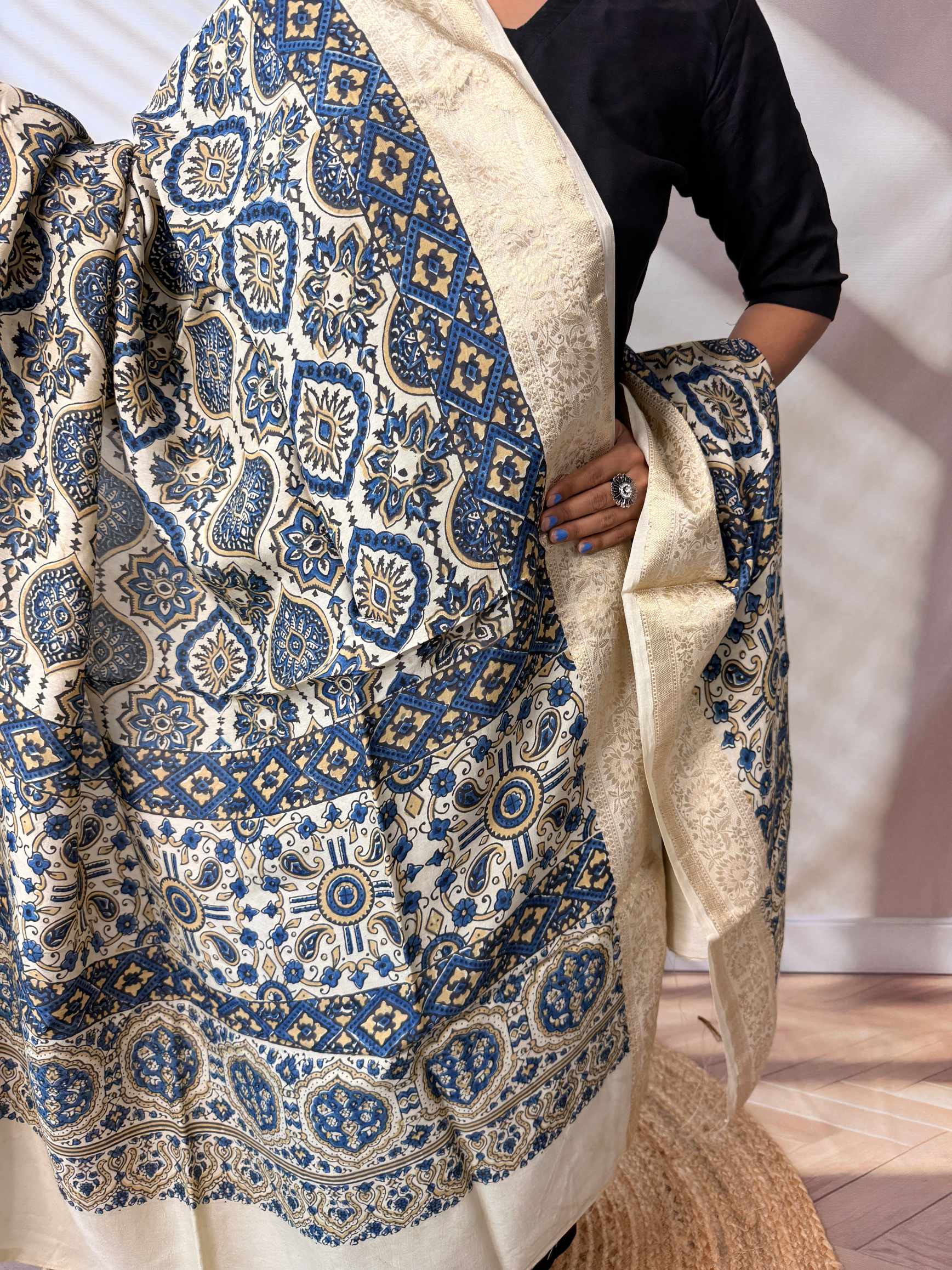 Ajarakh Dola Jari Dupatta