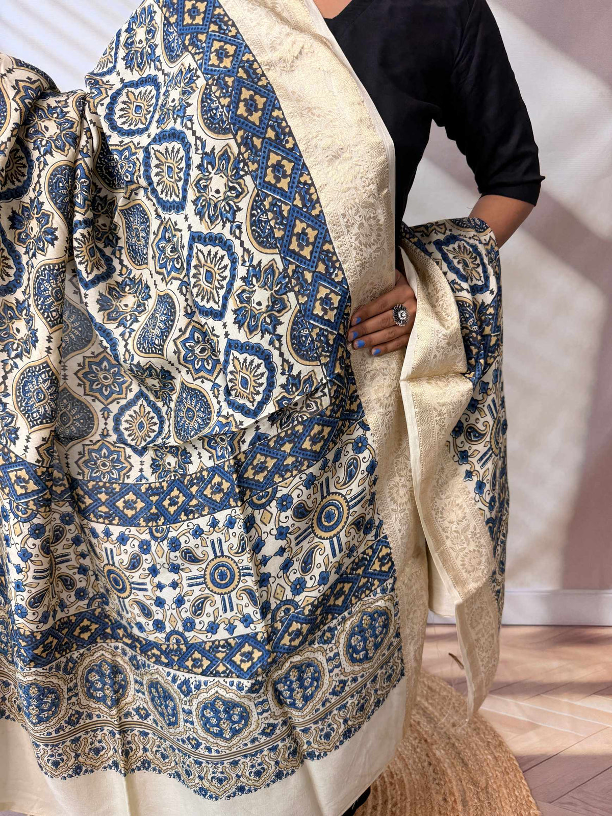 Ajarakh Dola Jari Dupatta