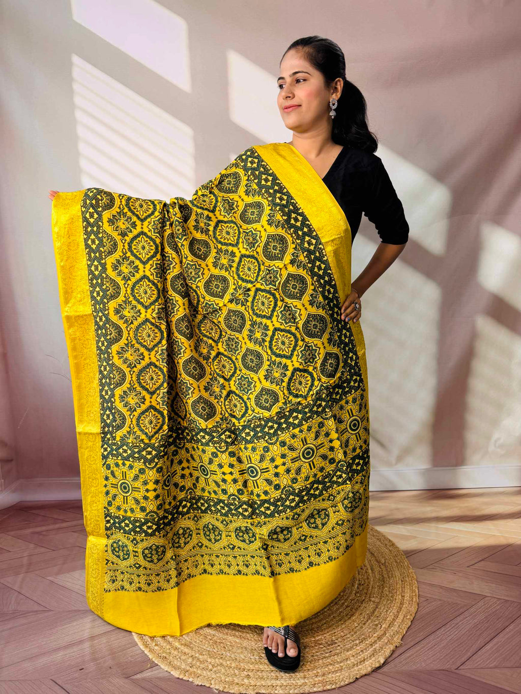 Ajarakh Dola Jari Dupatta