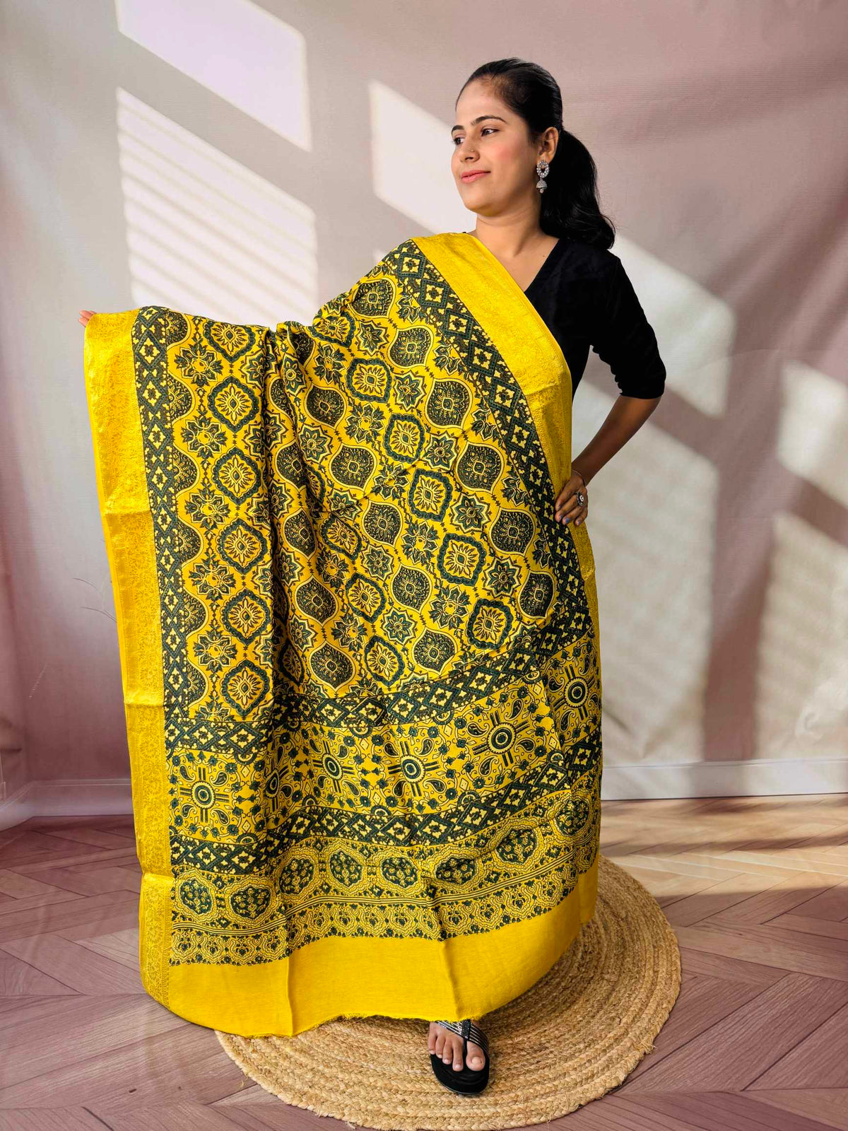 Ajarakh Dola Jari Dupatta