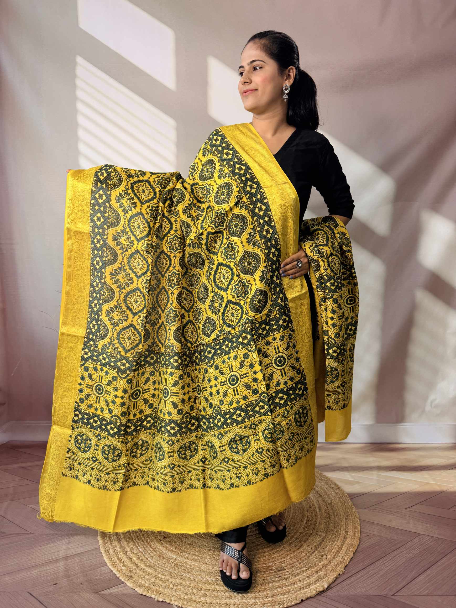 Ajarakh Dola Jari Dupatta