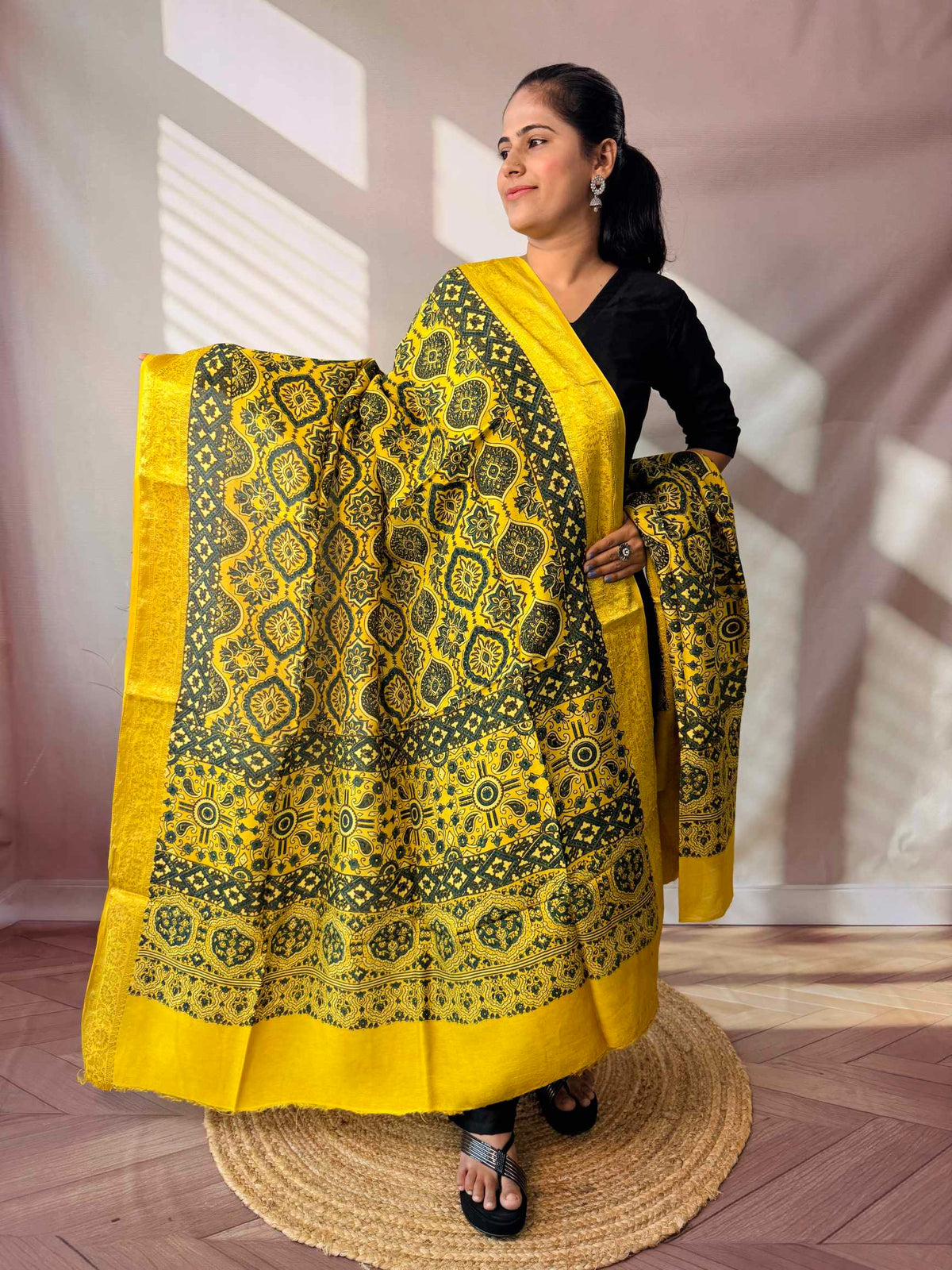 Ajarakh Dola Jari Dupatta