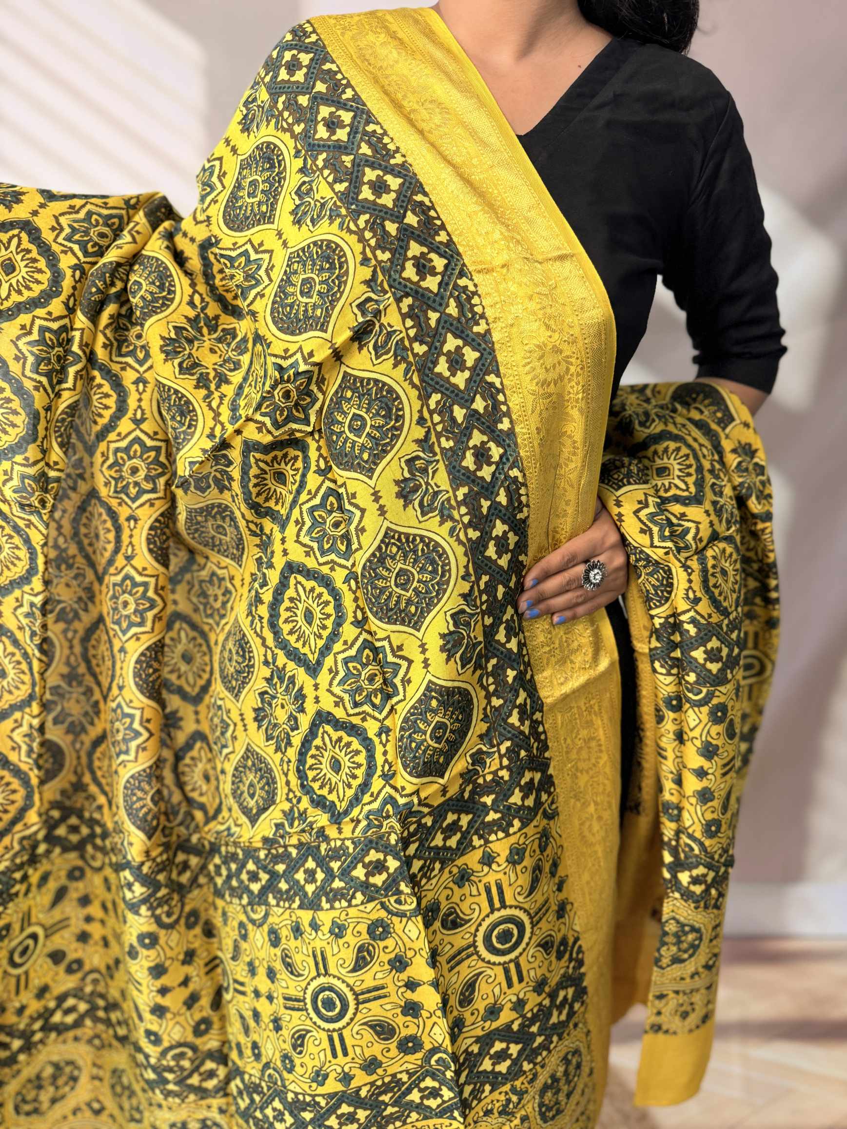 Ajarakh Dola Jari Dupatta