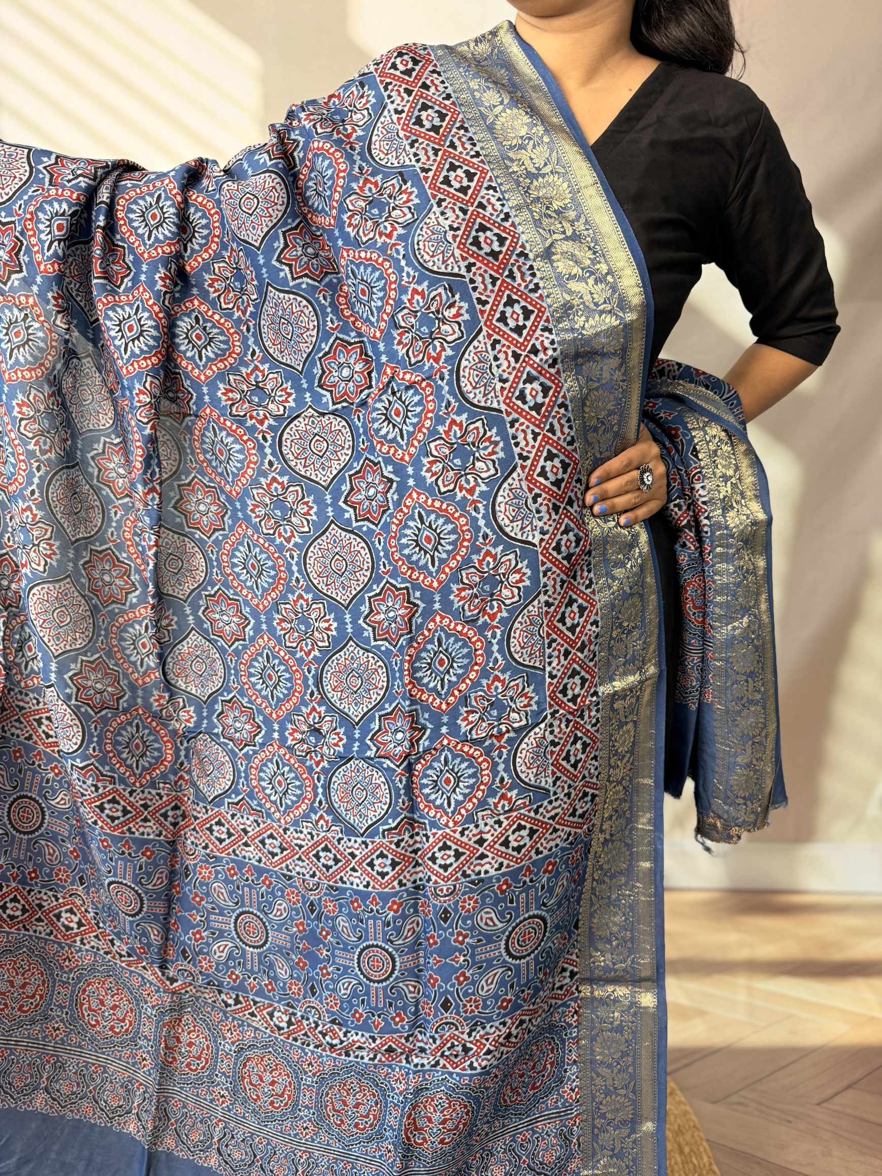 Ajarakh Dola Jari Dupatta