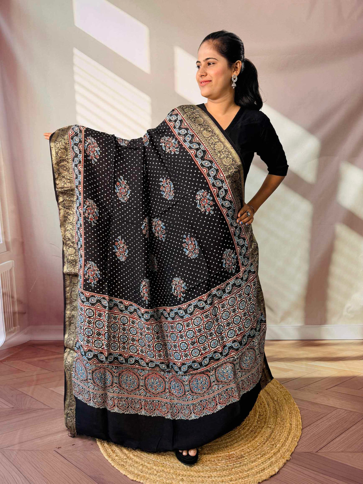 Ajarakh Dola Jari Dupatta