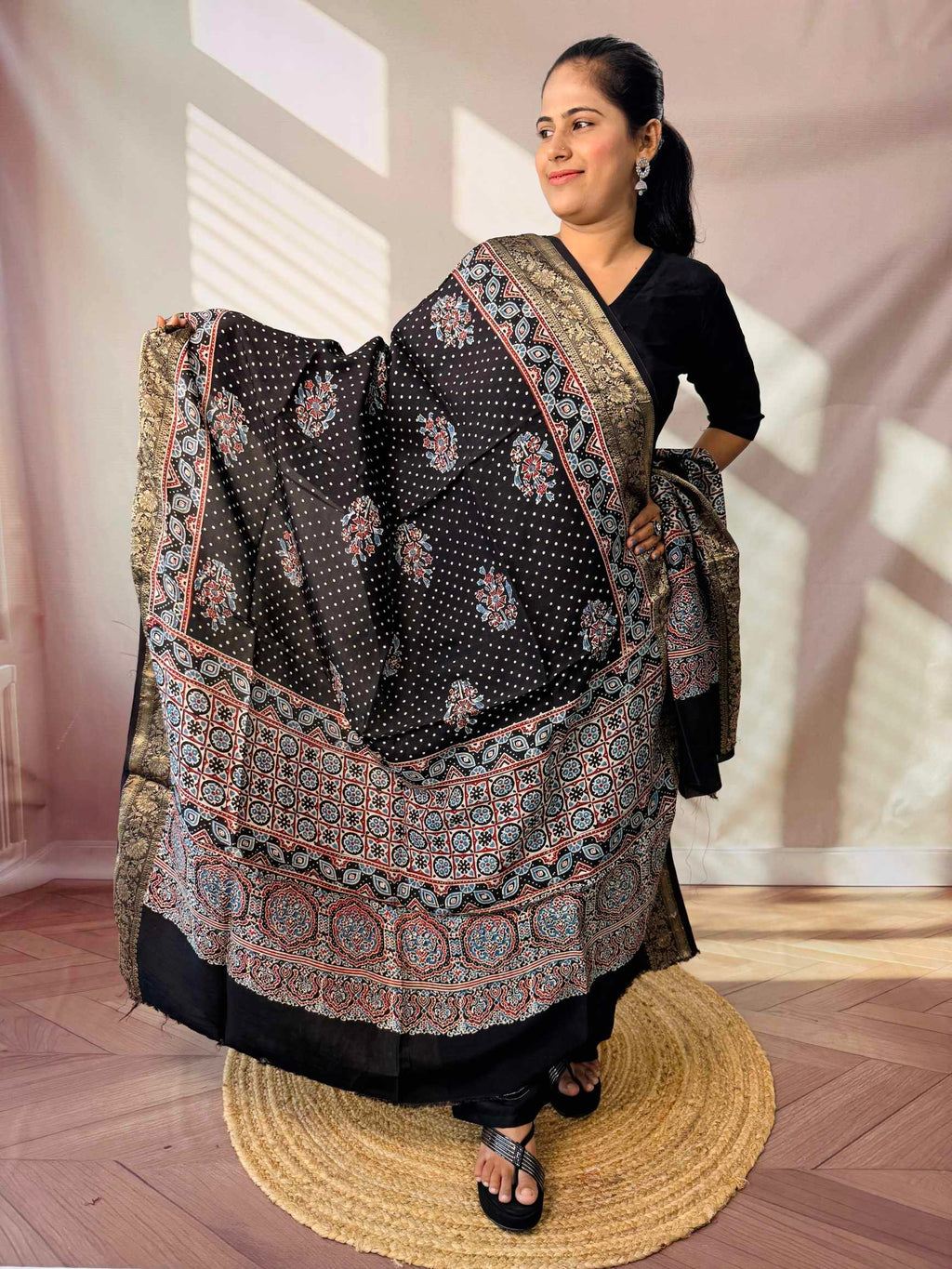 Ajarakh Dola Jari Dupatta