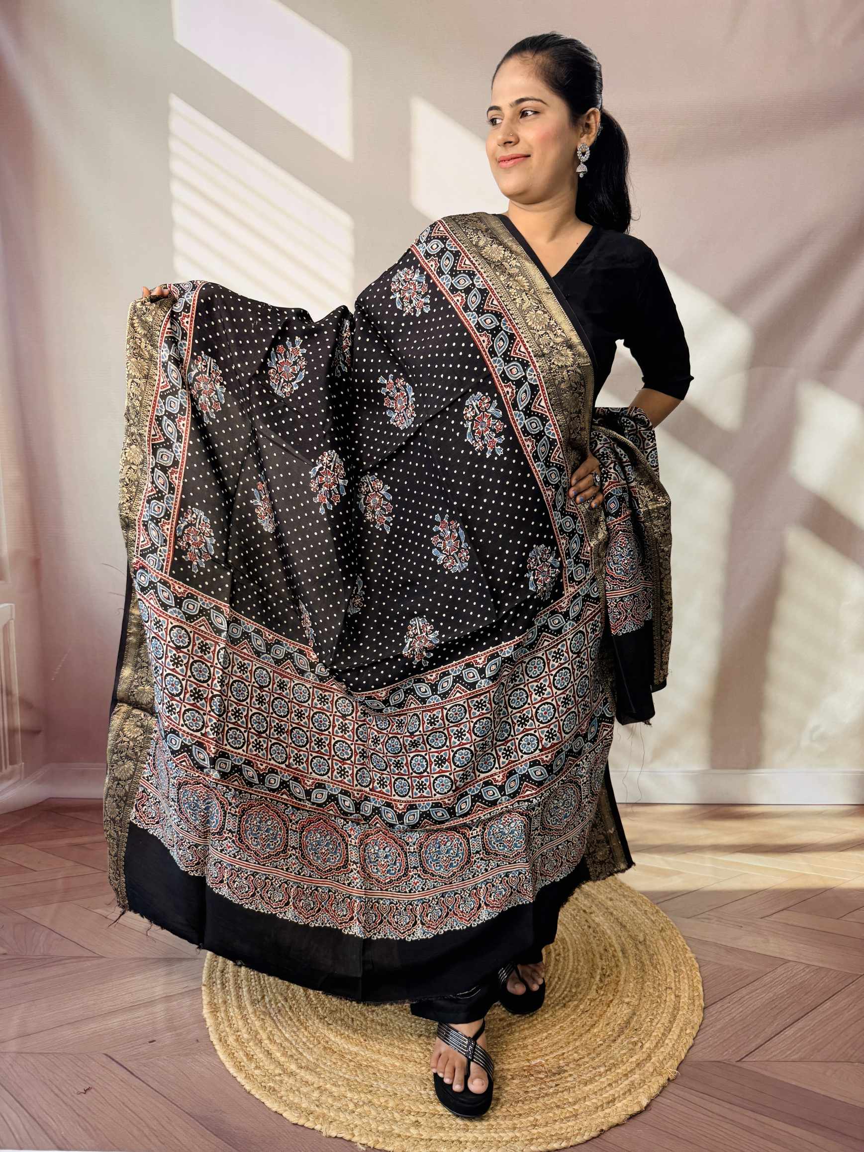 Ajarakh Dola Jari Dupatta