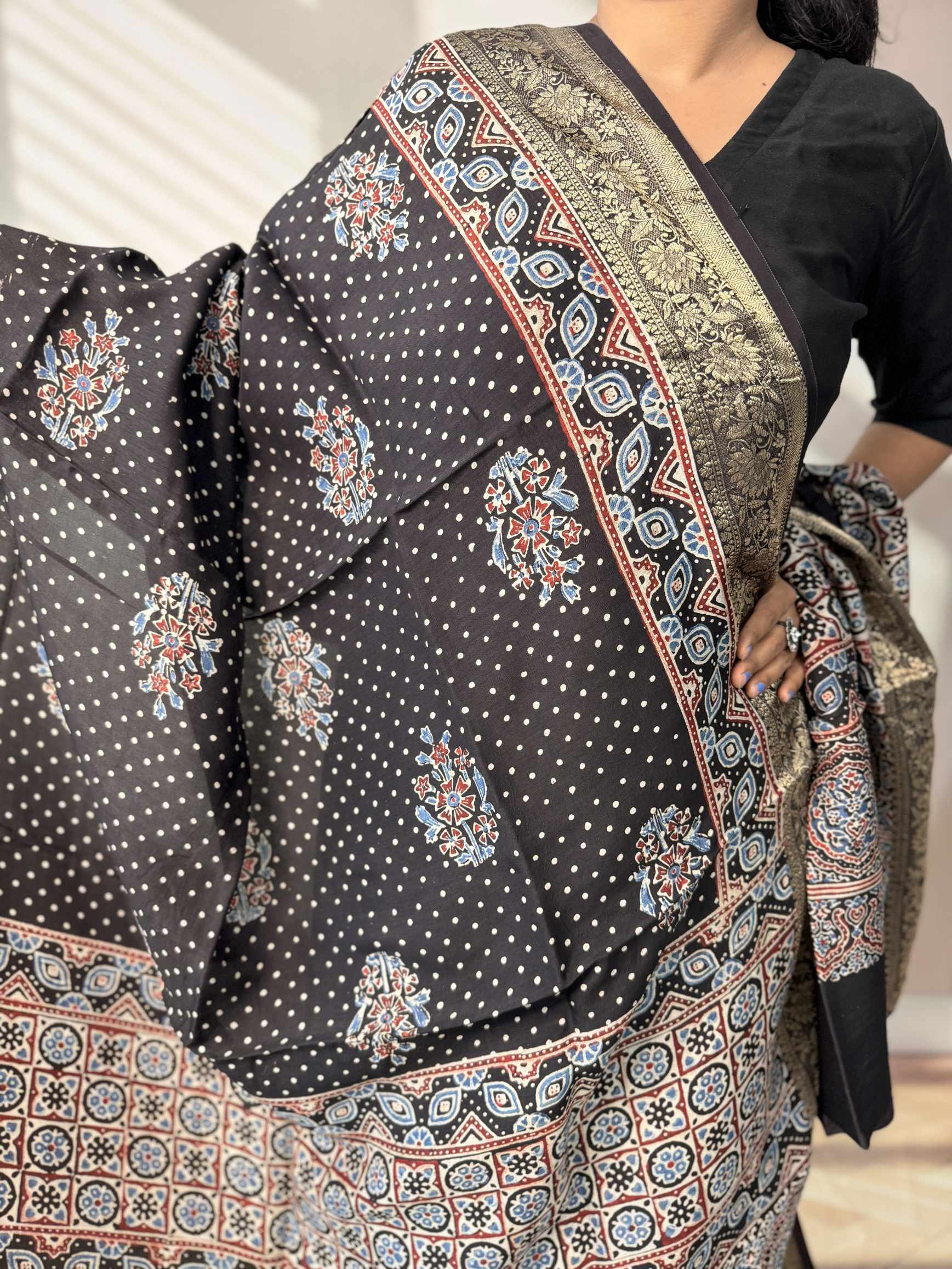 Ajarakh Dola Jari Dupatta