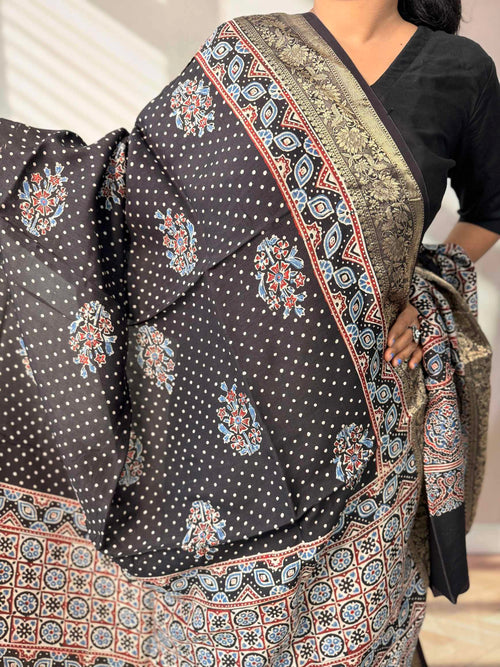 Ajarakh Dola Jari Dupatta