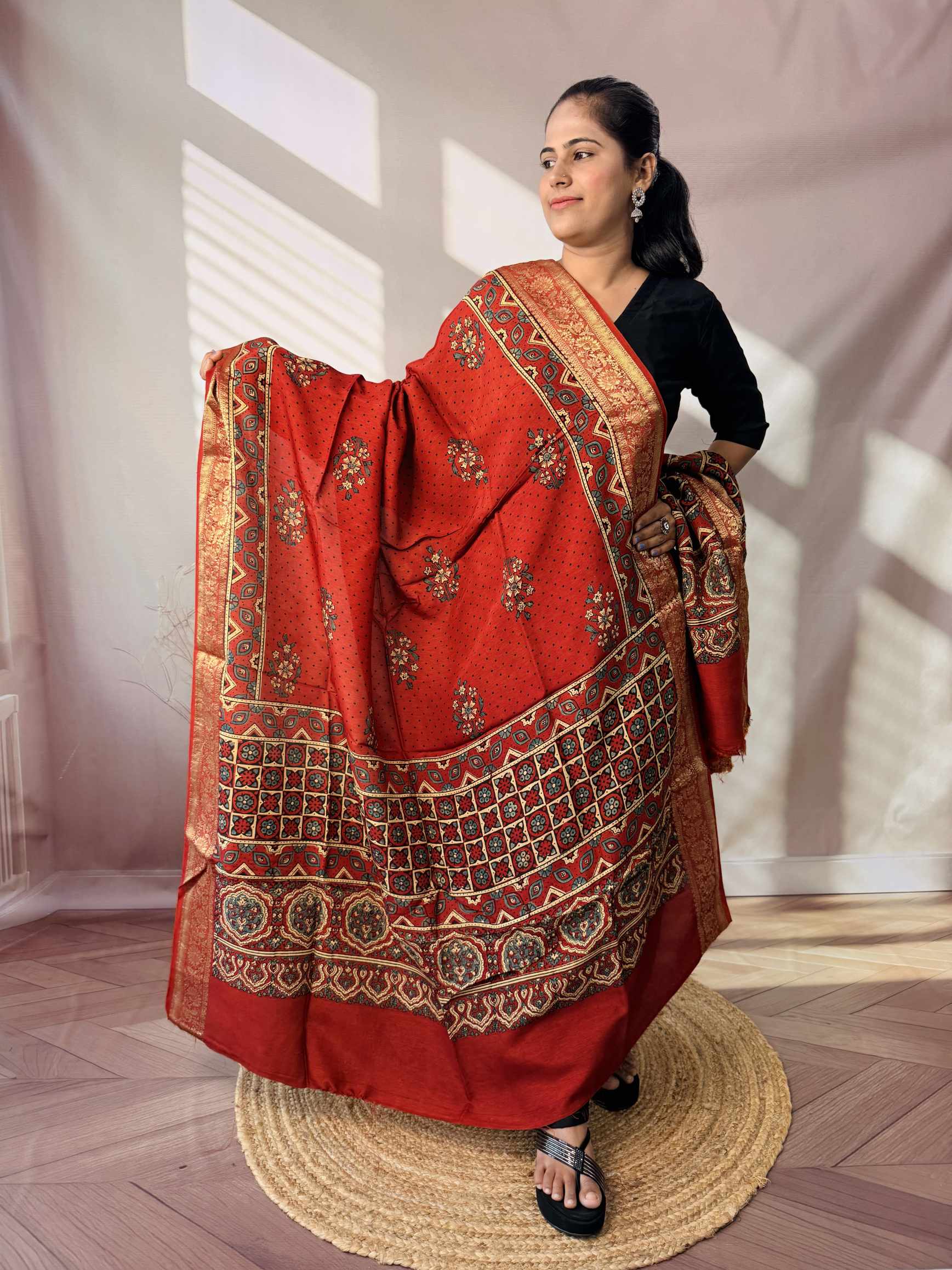 Ajarakh Dola Jari Dupatta