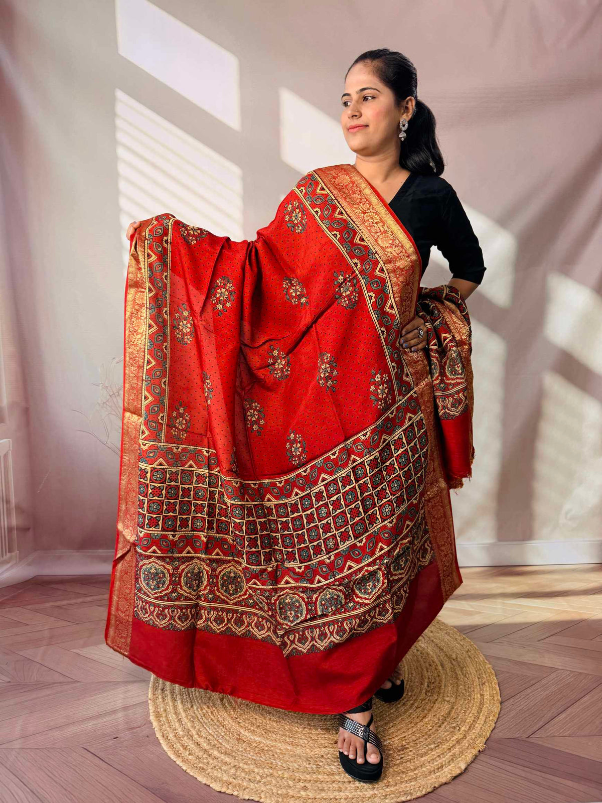 Ajarakh Dola Jari Dupatta