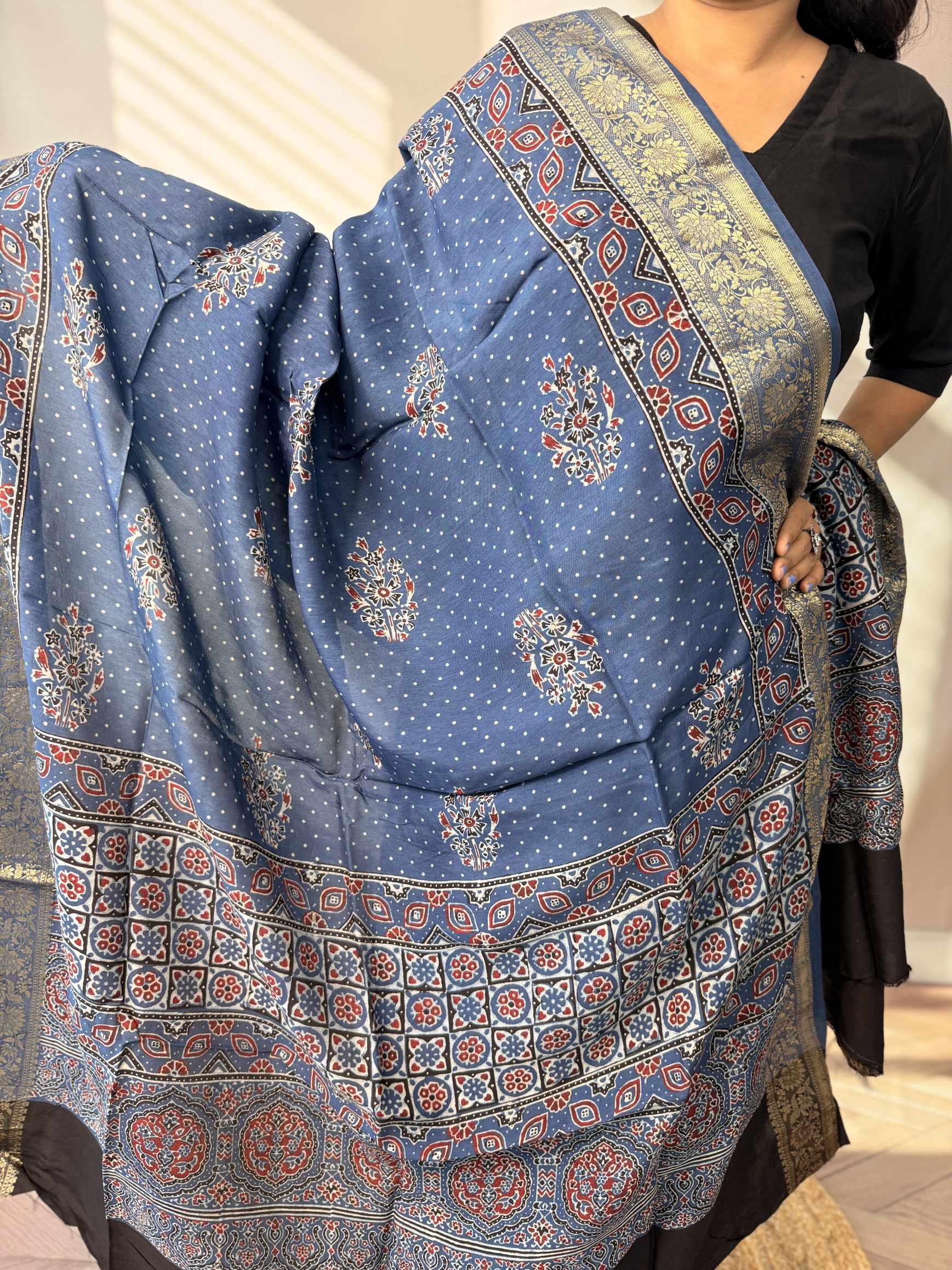 Ajarakh Dola Jari Dupatta