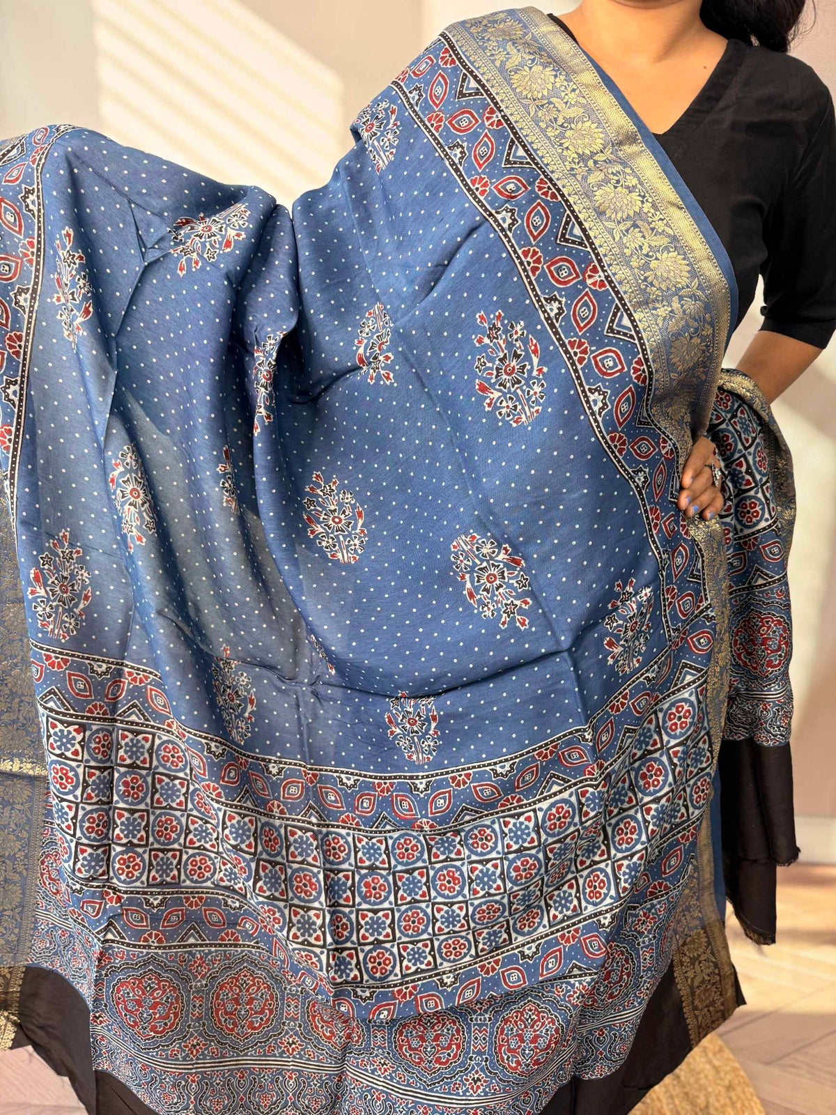 Ajarakh Dola Jari Dupatta