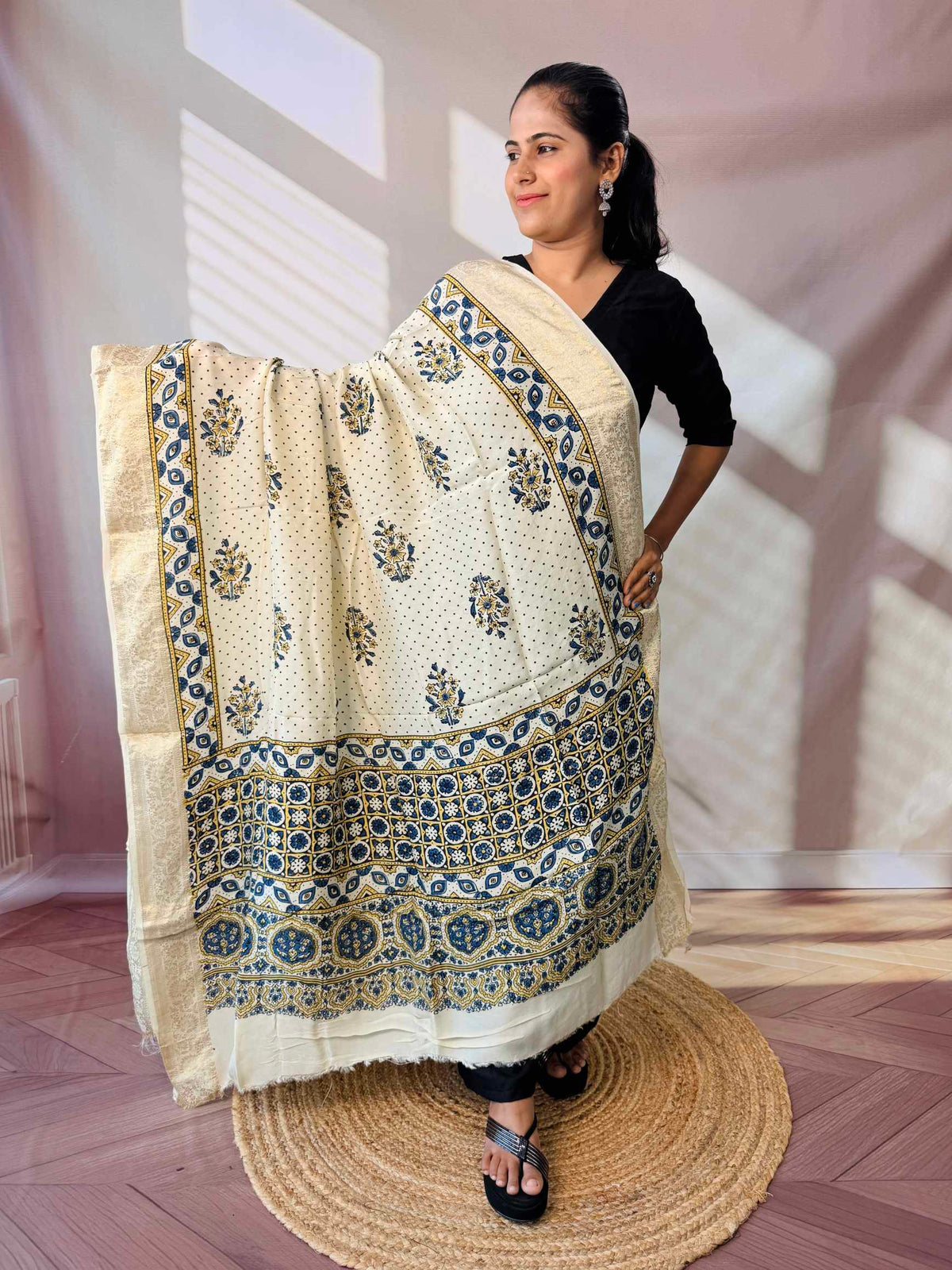Ajarakh Dola Jari Dupatta