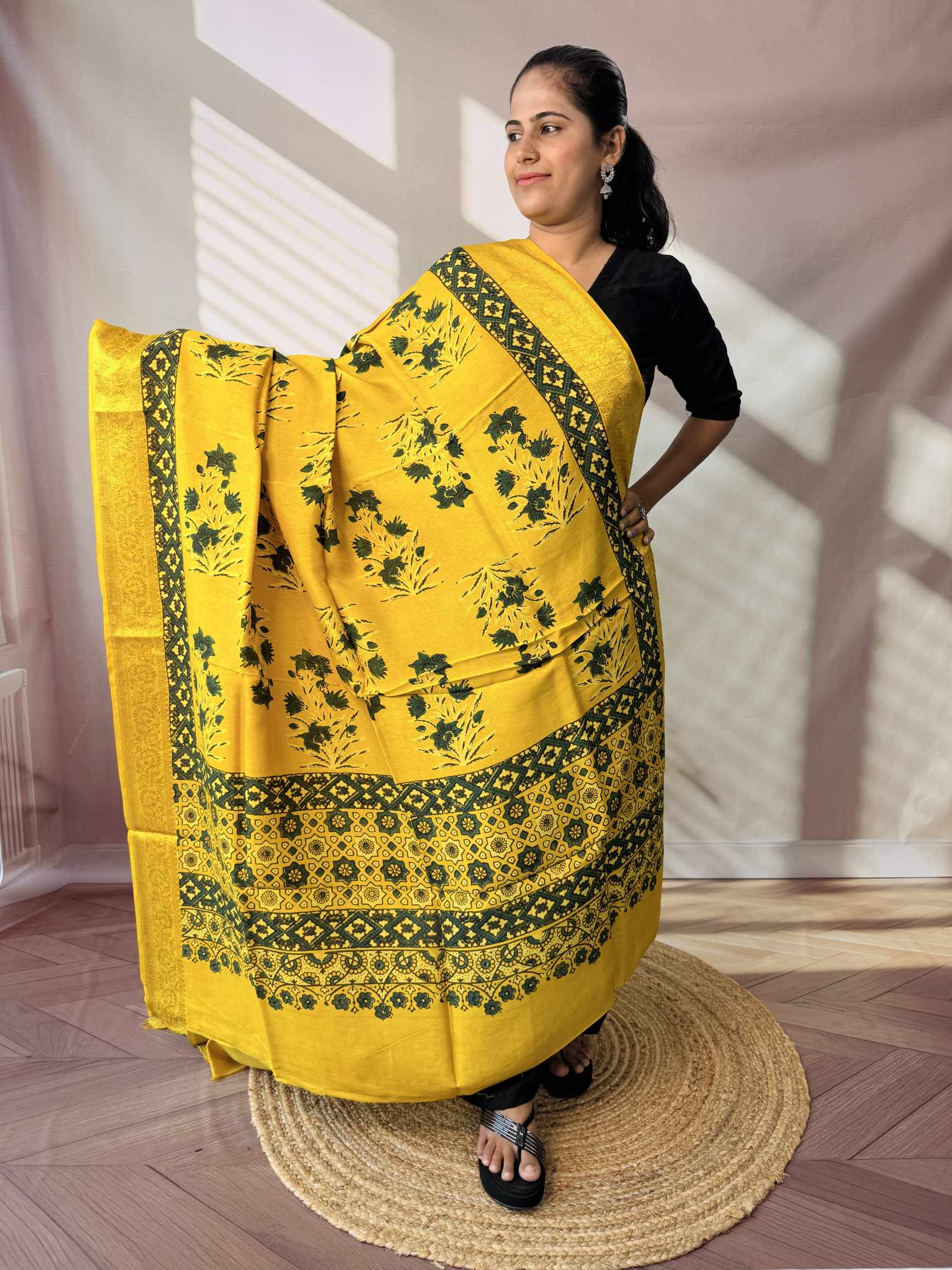Ajarakh Dola Jari Dupatta