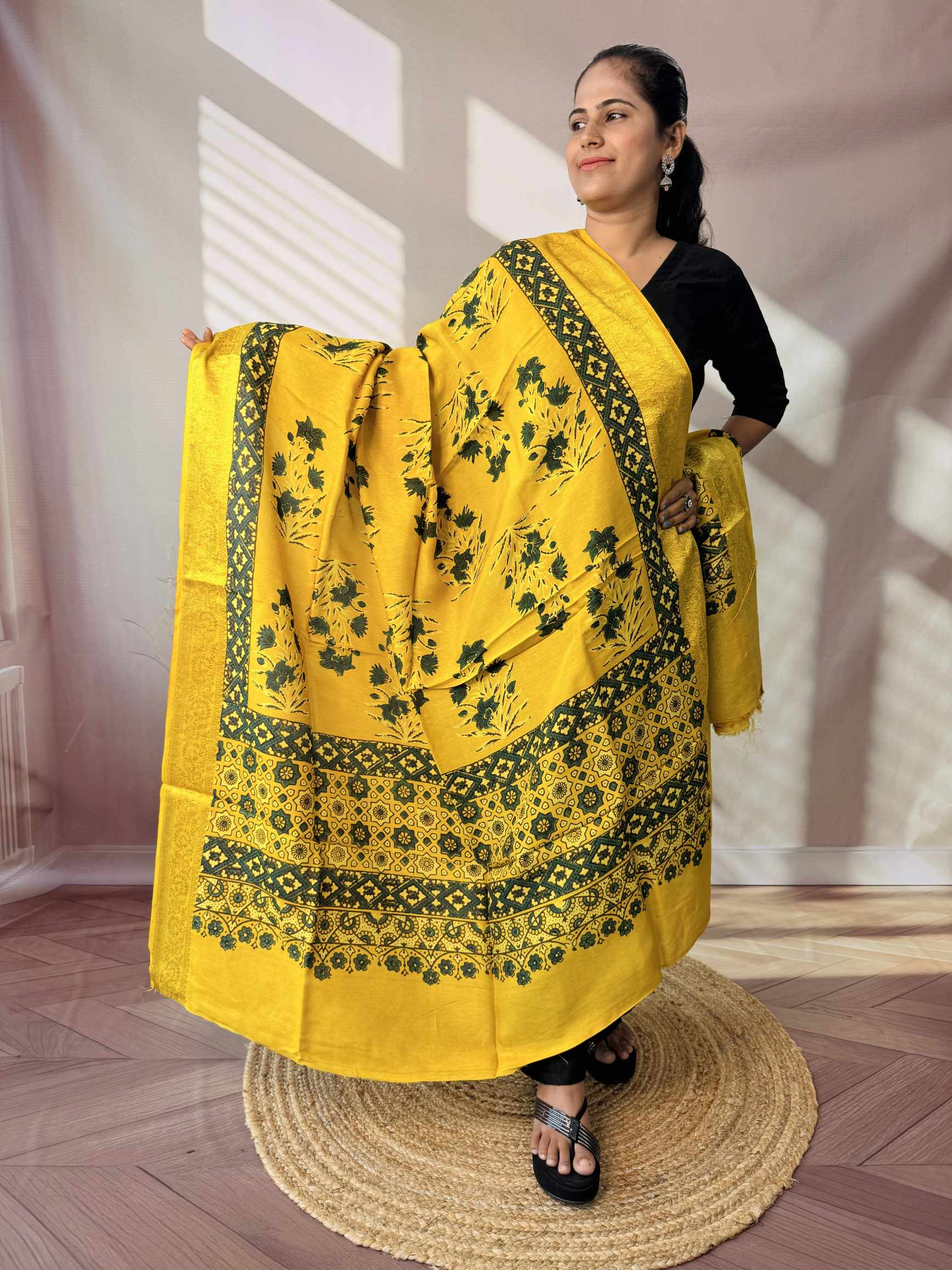 Ajarakh Dola Jari Dupatta