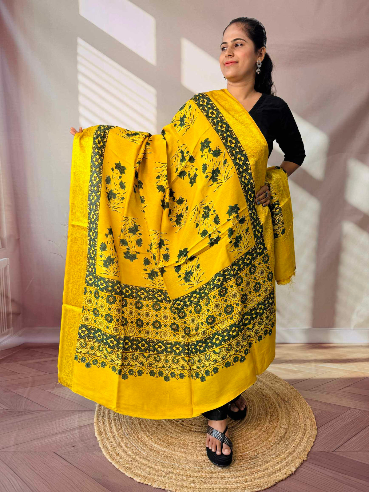 Ajarakh Dola Jari Dupatta