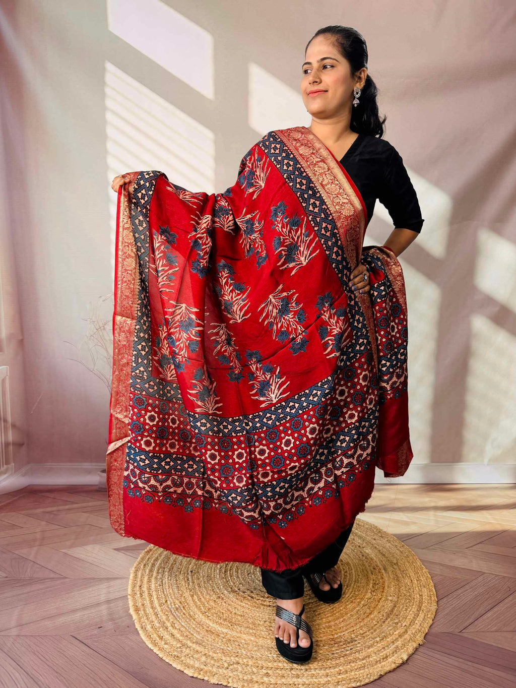 Ajarakh Dola Jari Dupatta