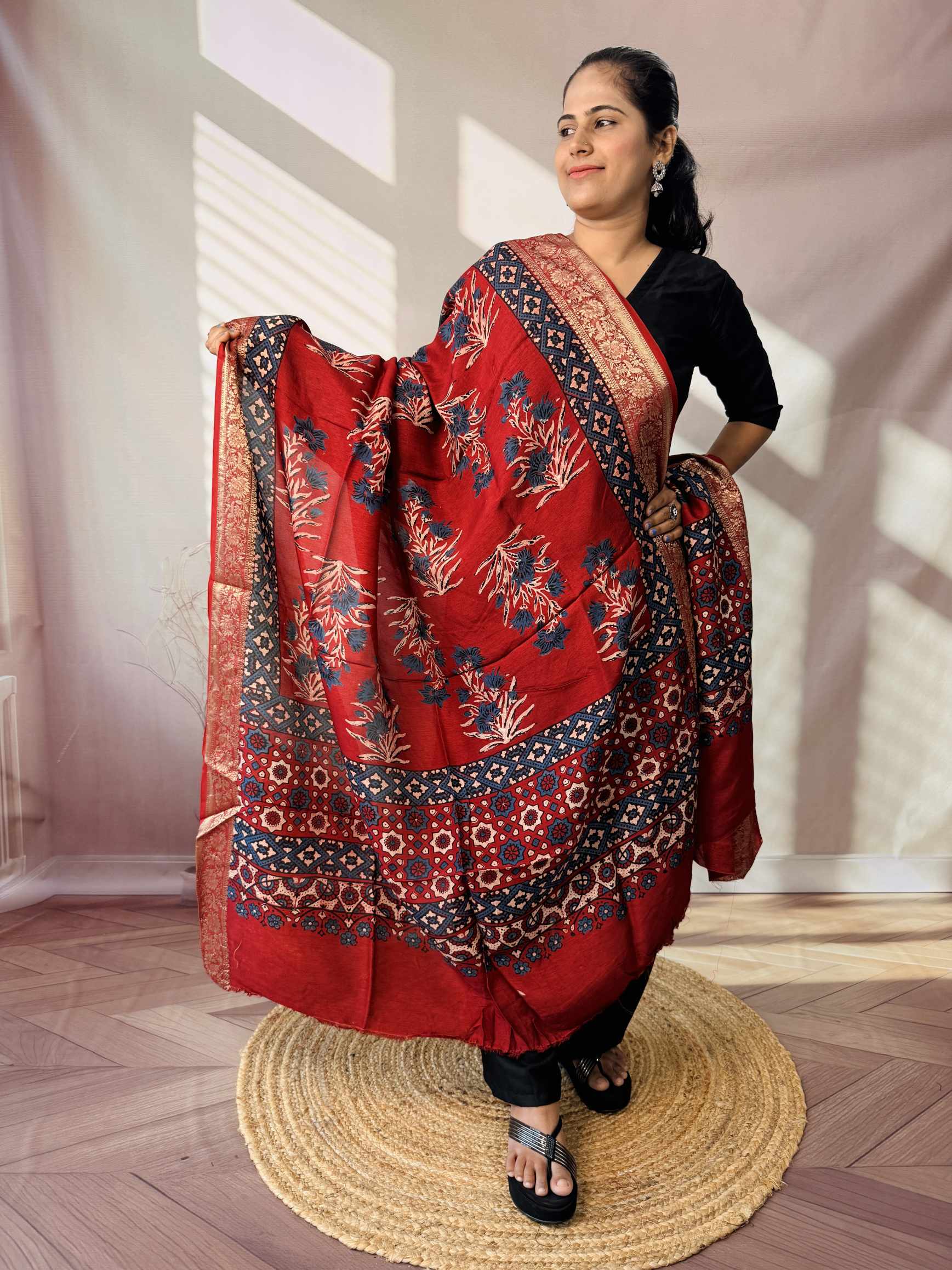 Ajarakh Dola Jari Dupatta