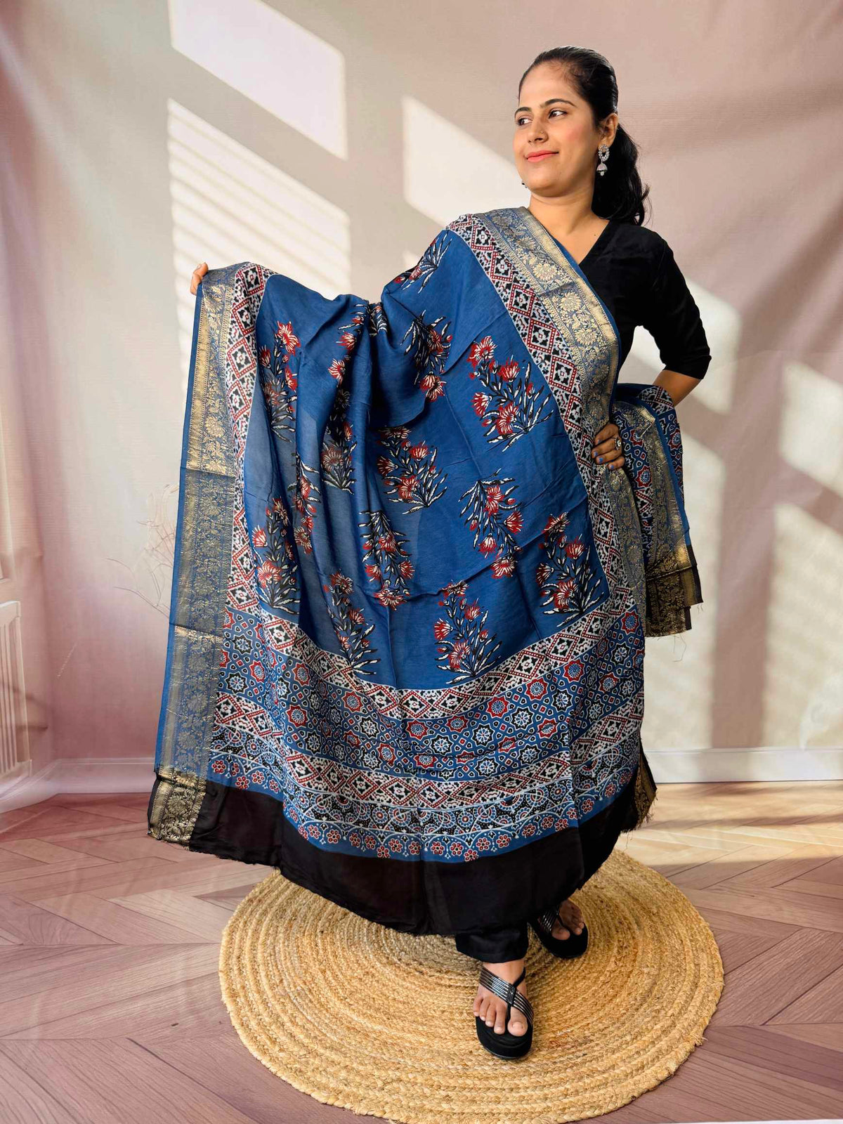Ajarakh Dola Jari Dupatta