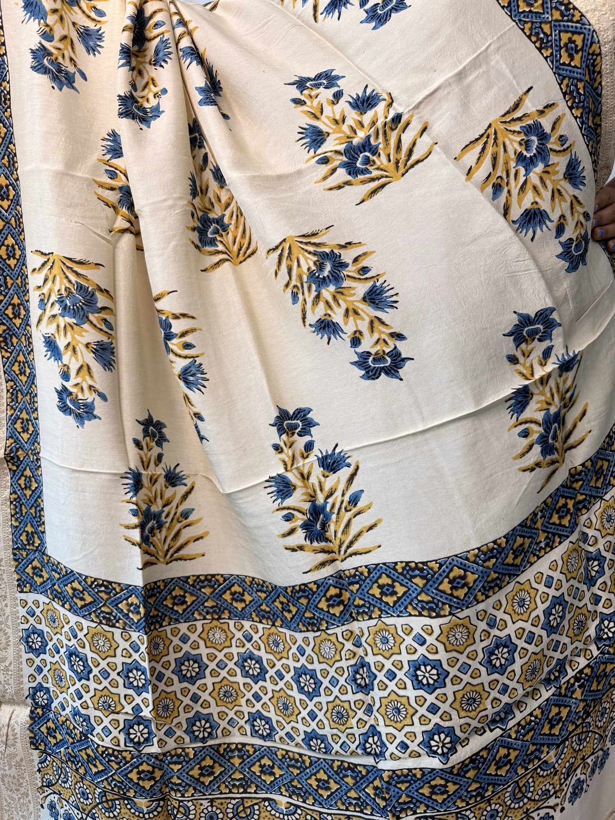 Ajarakh Dola Jari Dupatta