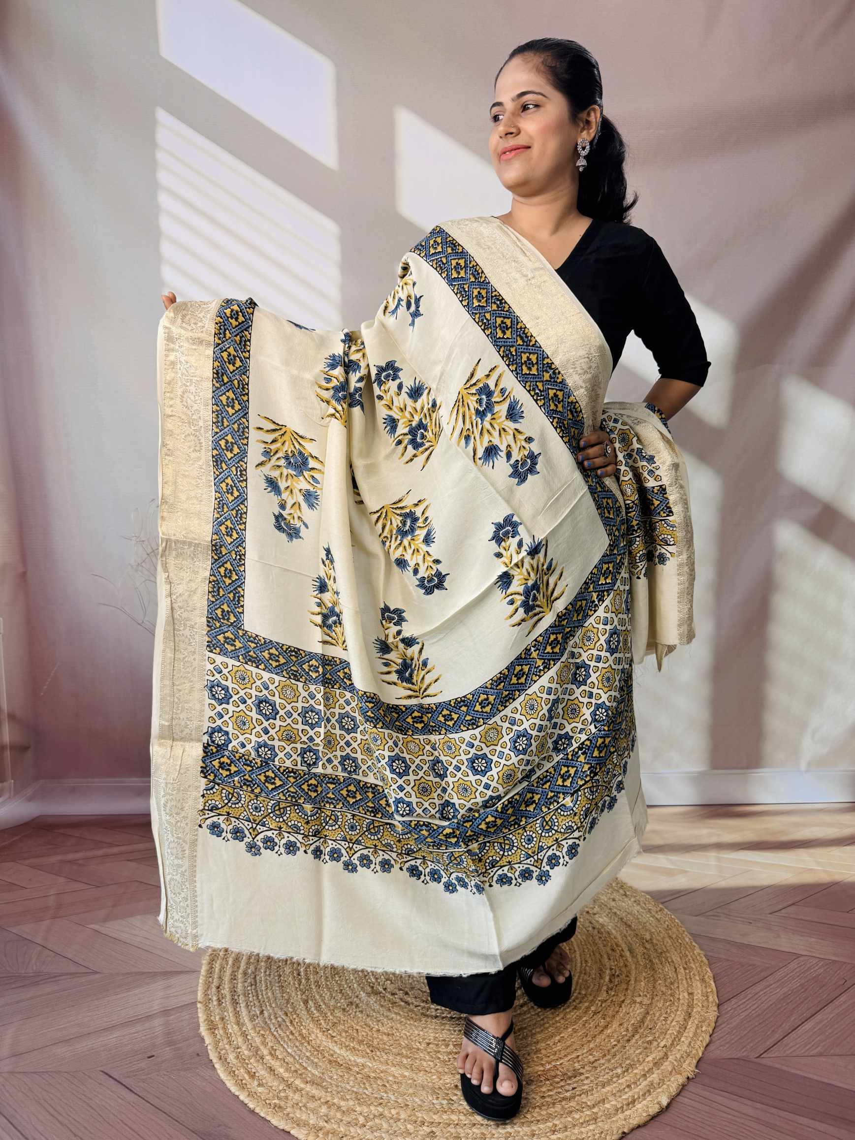 Ajarakh Dola Jari Dupatta