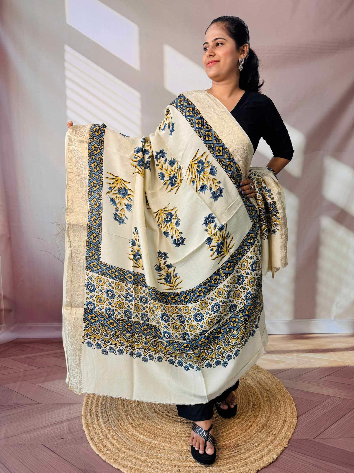 Ajarakh Dola Jari Dupatta