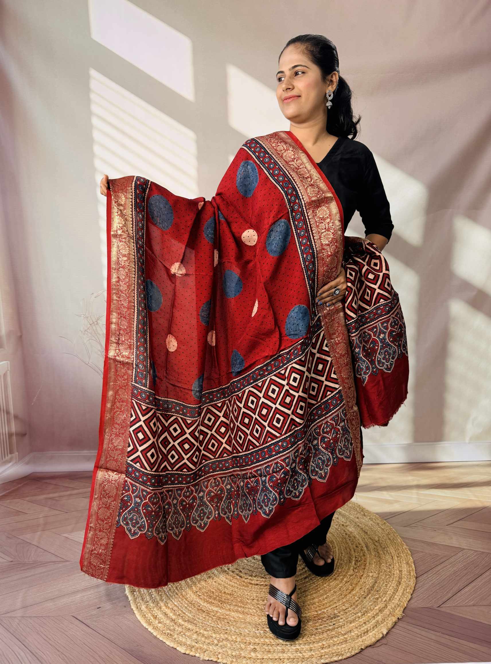 Ajarakh Dola Jari Dupatta