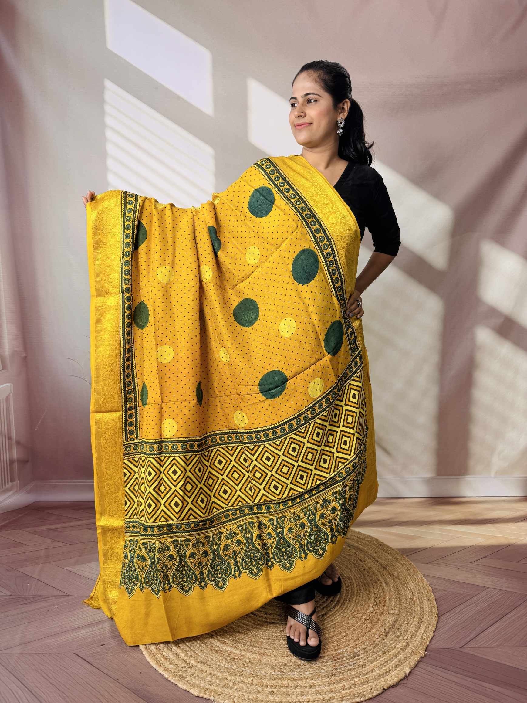 Ajarakh Dola Jari Dupatta