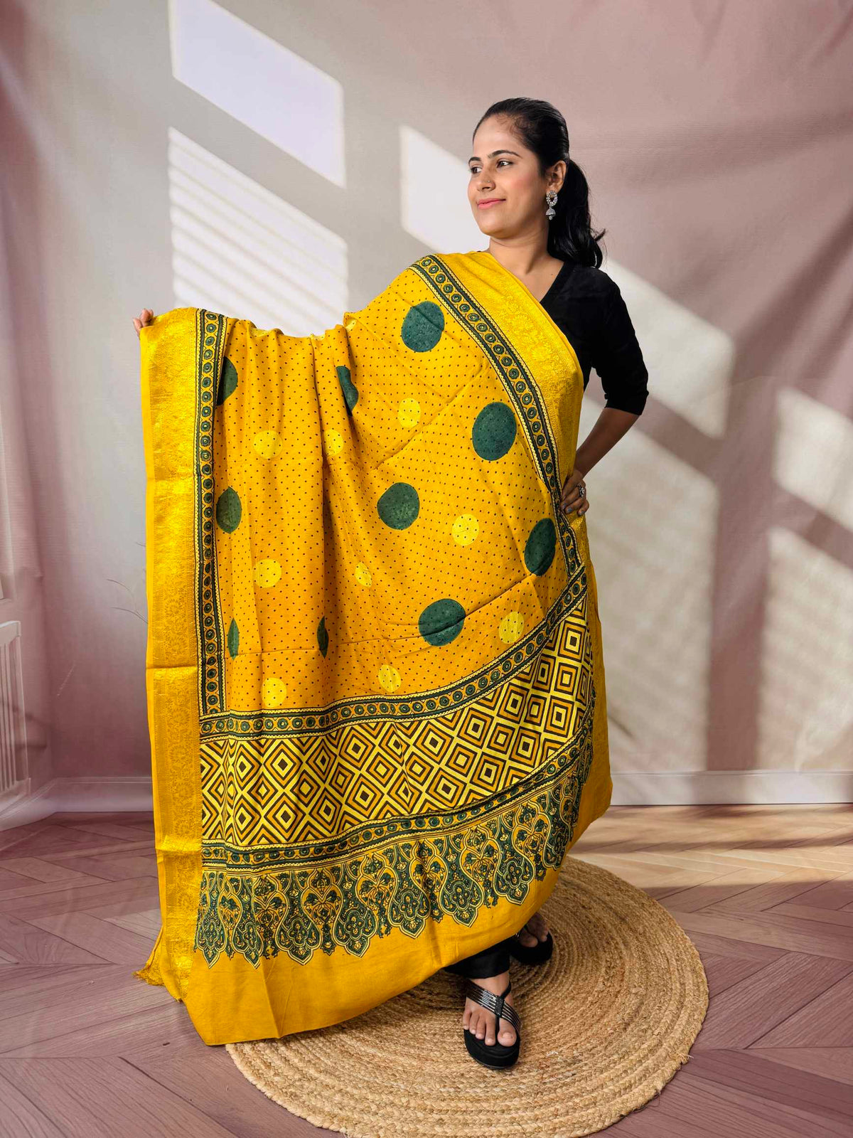 Ajarakh Dola Jari Dupatta