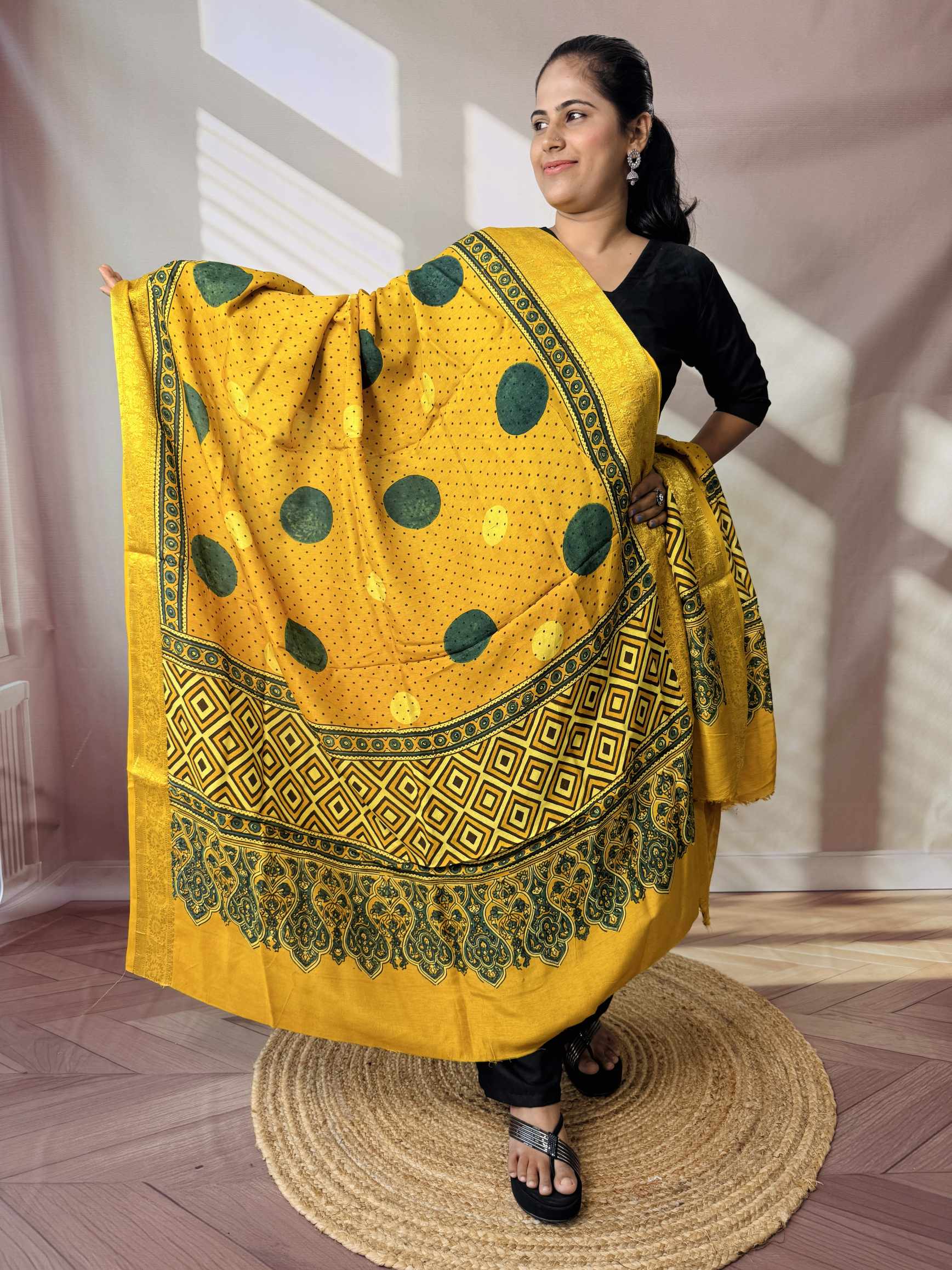 Ajarakh Dola Jari Dupatta