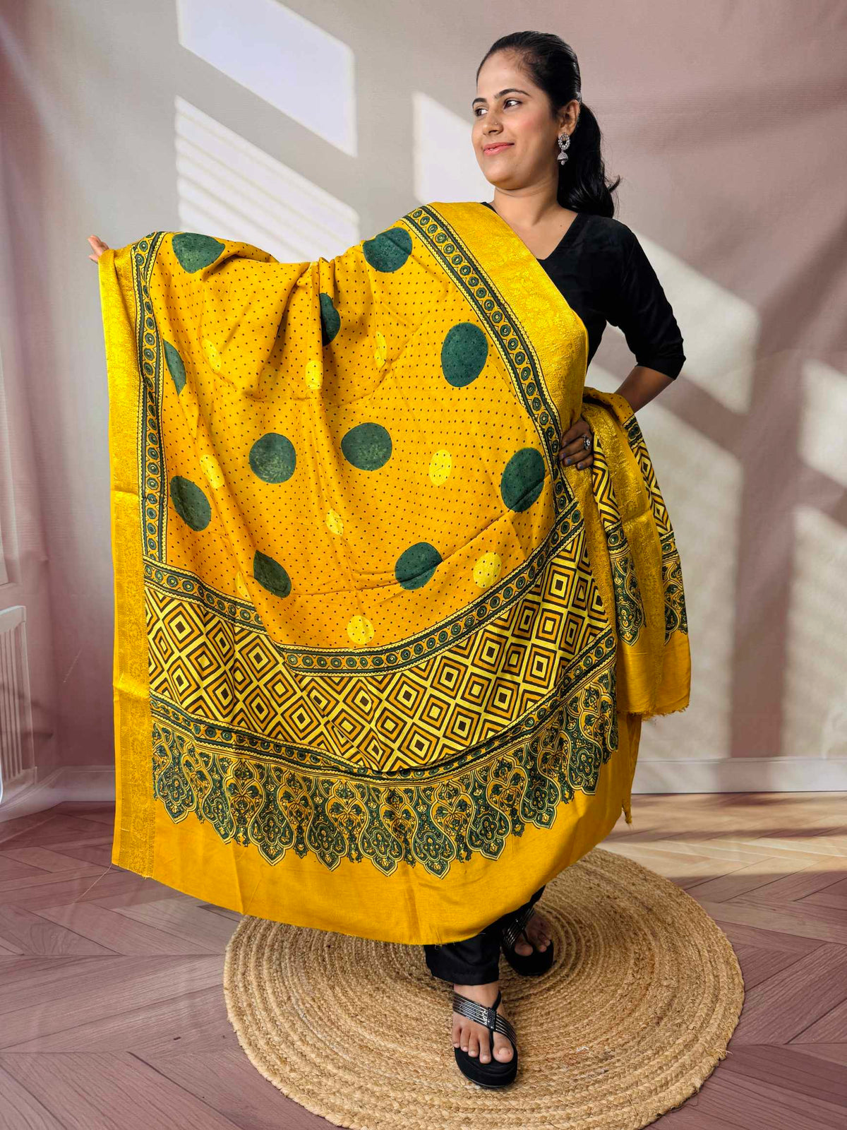 Ajarakh Dola Jari Dupatta