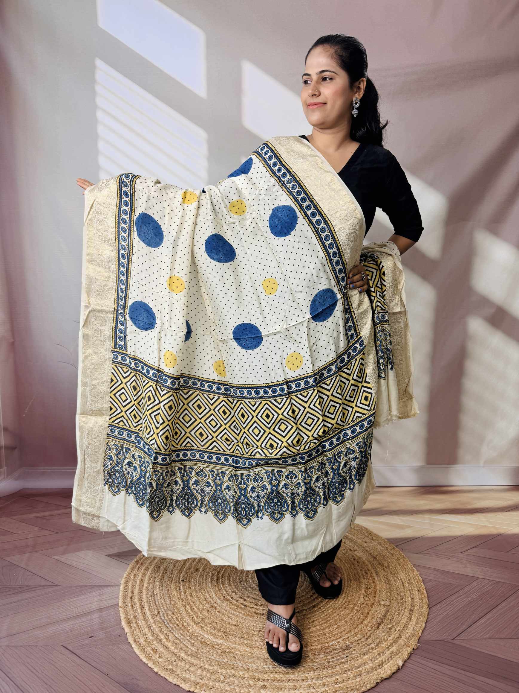 Ajarakh Dola Jari Dupatta