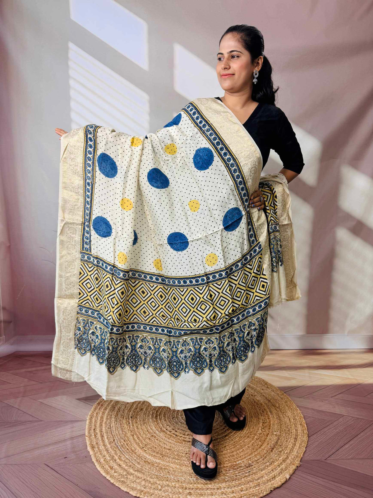Ajarakh Dola Jari Dupatta