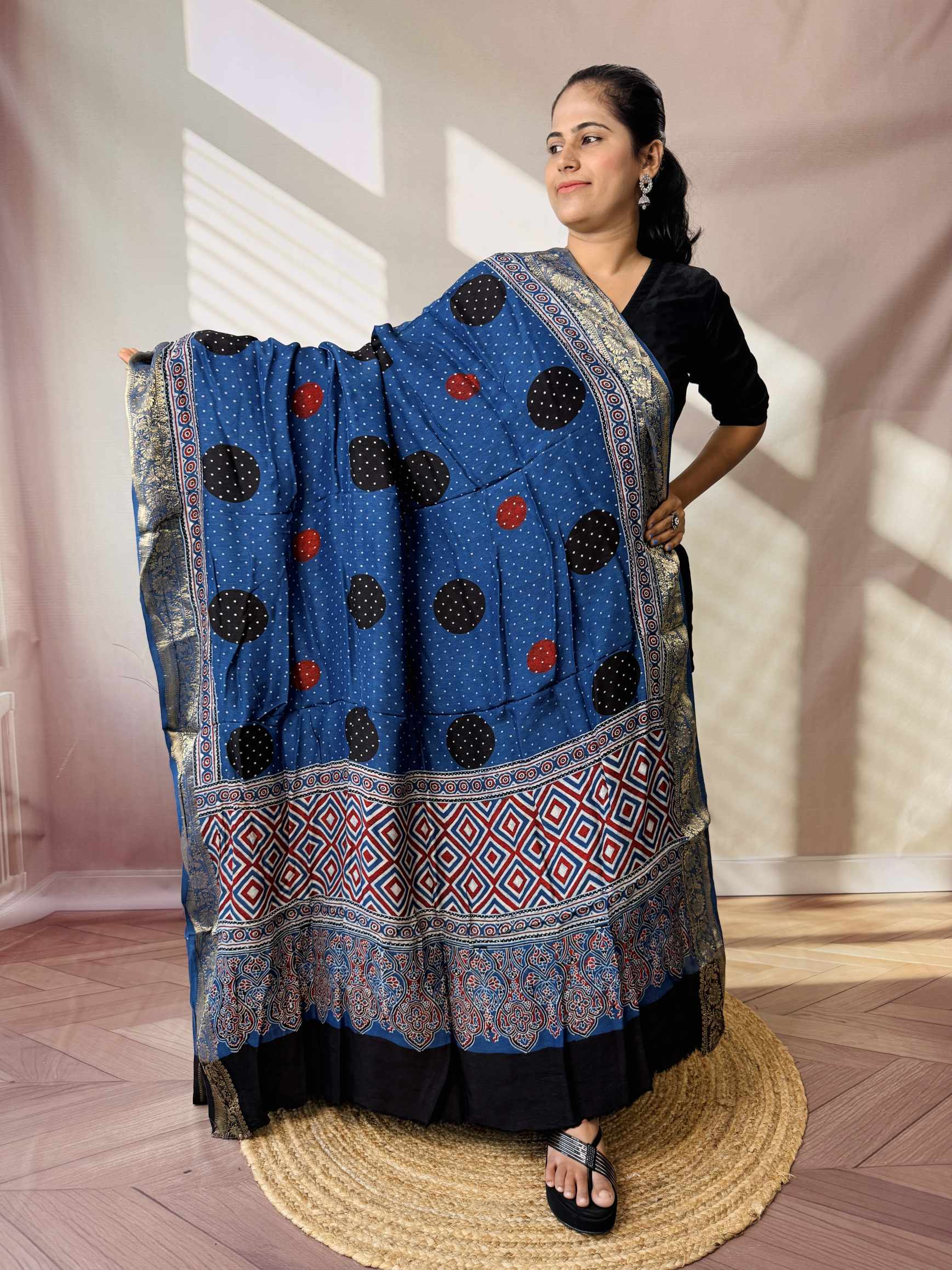 Ajarakh Dola Jari Dupatta