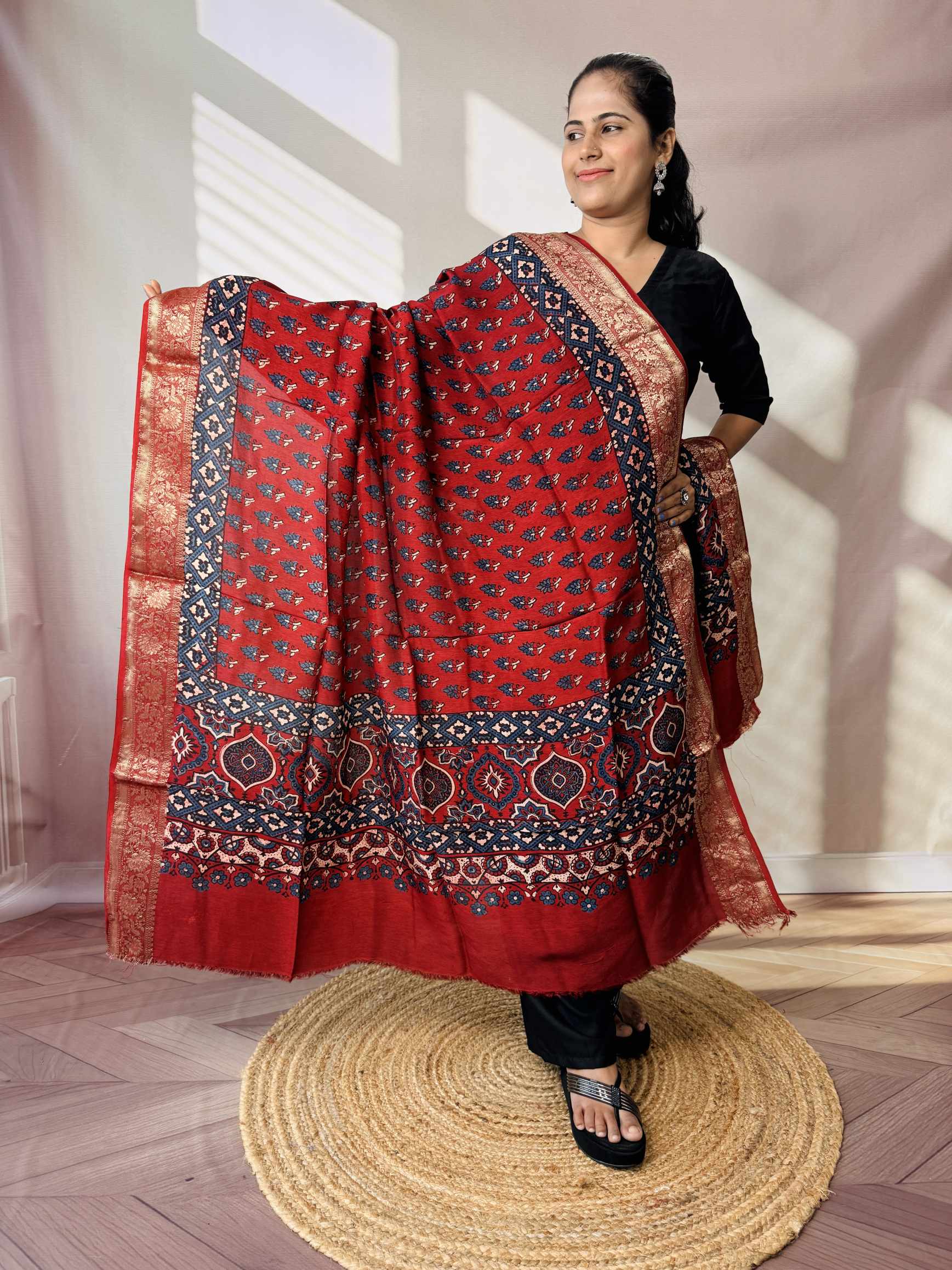 Ajarakh Dola Jari Dupatta