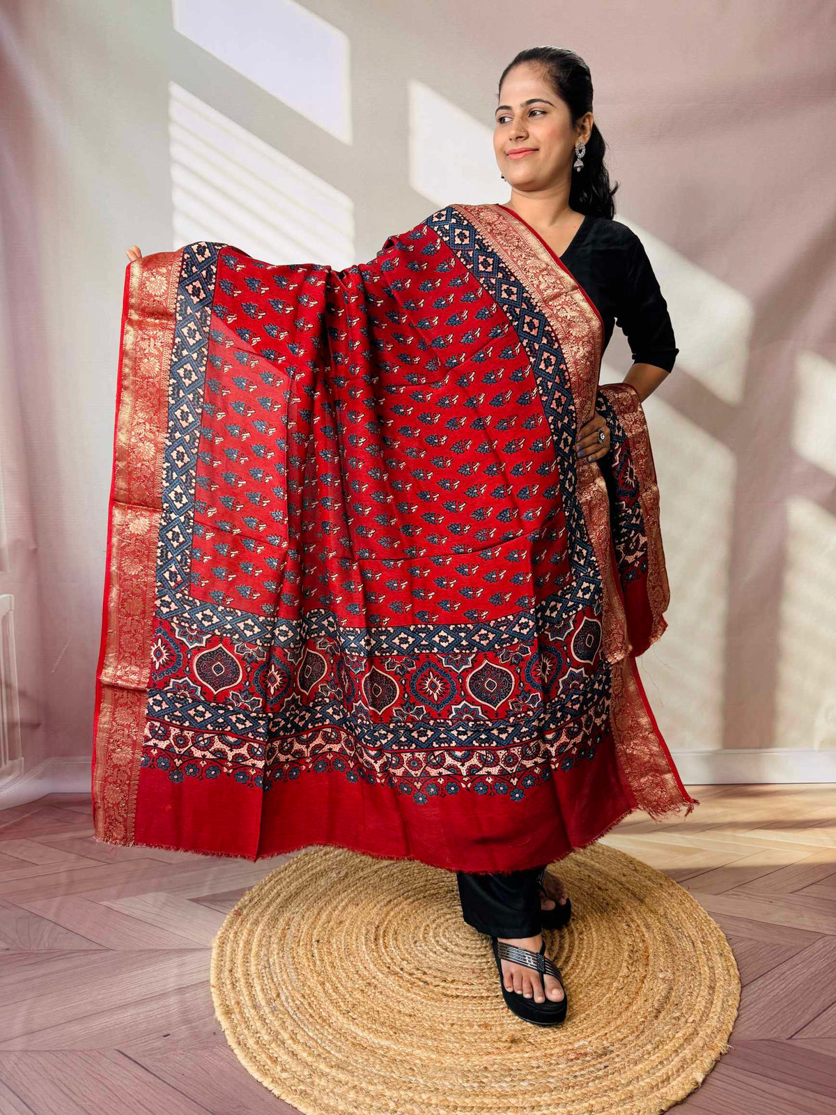 Ajarakh Dola Jari Dupatta