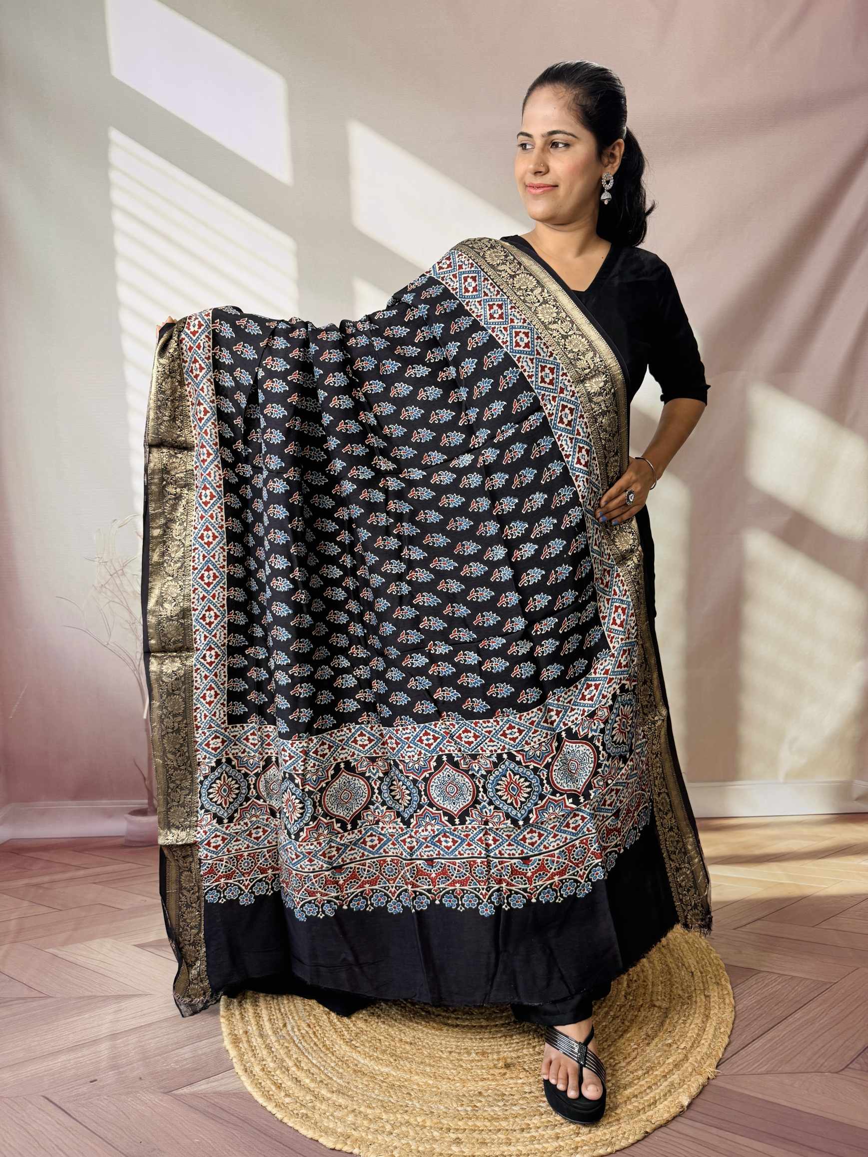 Ajarakh Dola Jari Dupatta