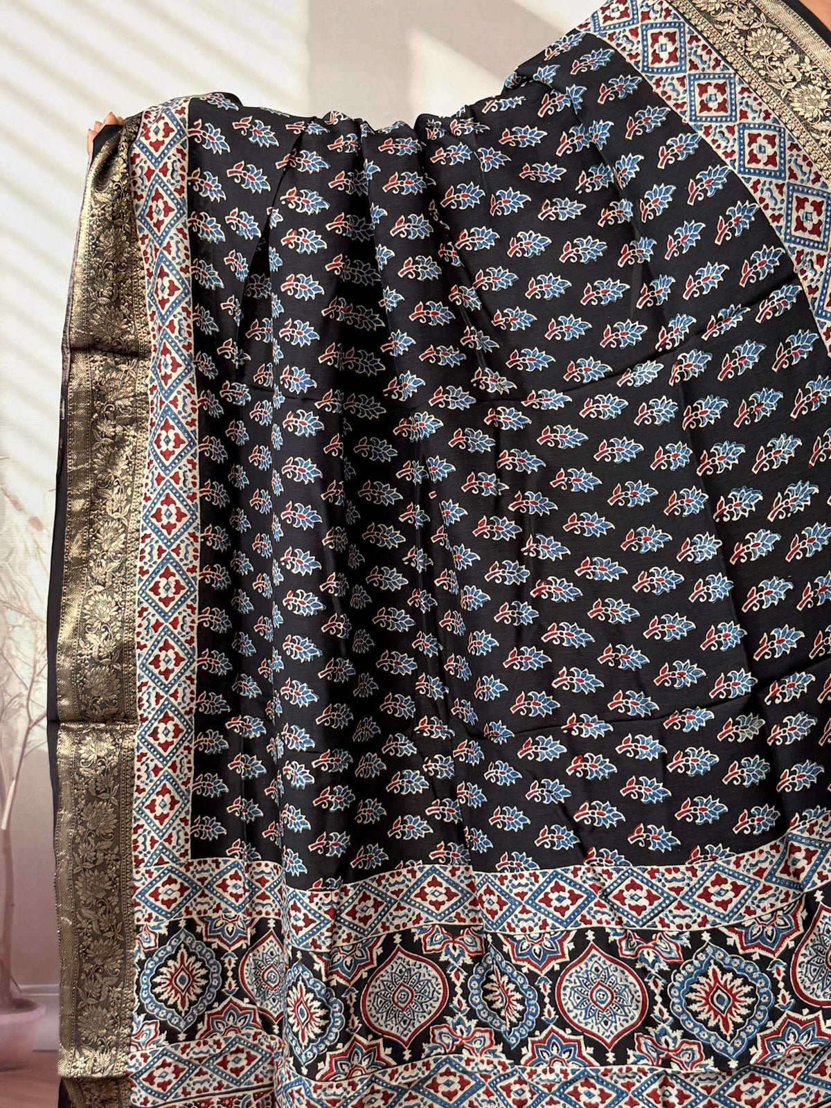 Ajarakh Dola Jari Dupatta