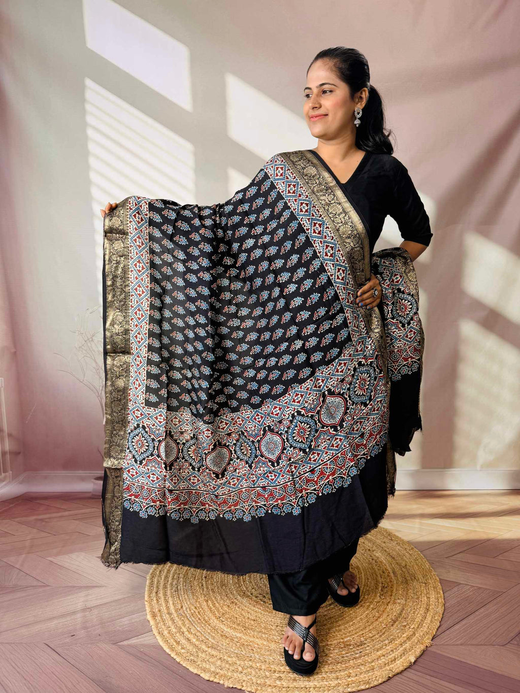 Ajarakh Dola Jari Dupatta