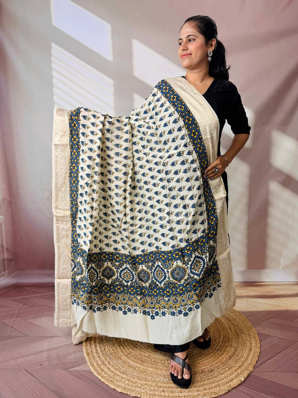 Ajarakh Dola Jari Dupatta