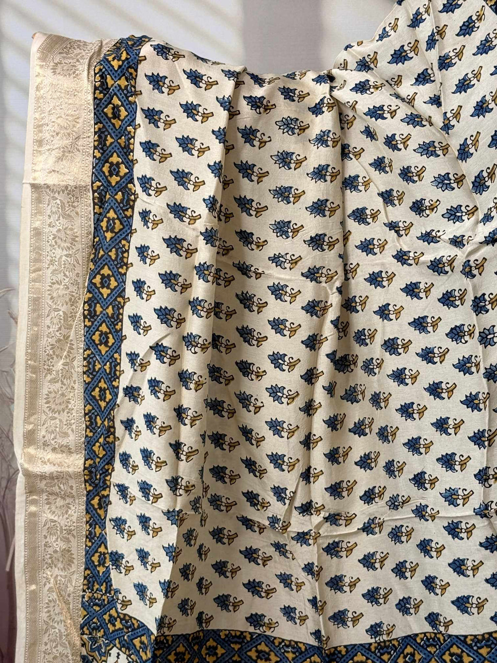 Ajarakh Dola Jari Dupatta