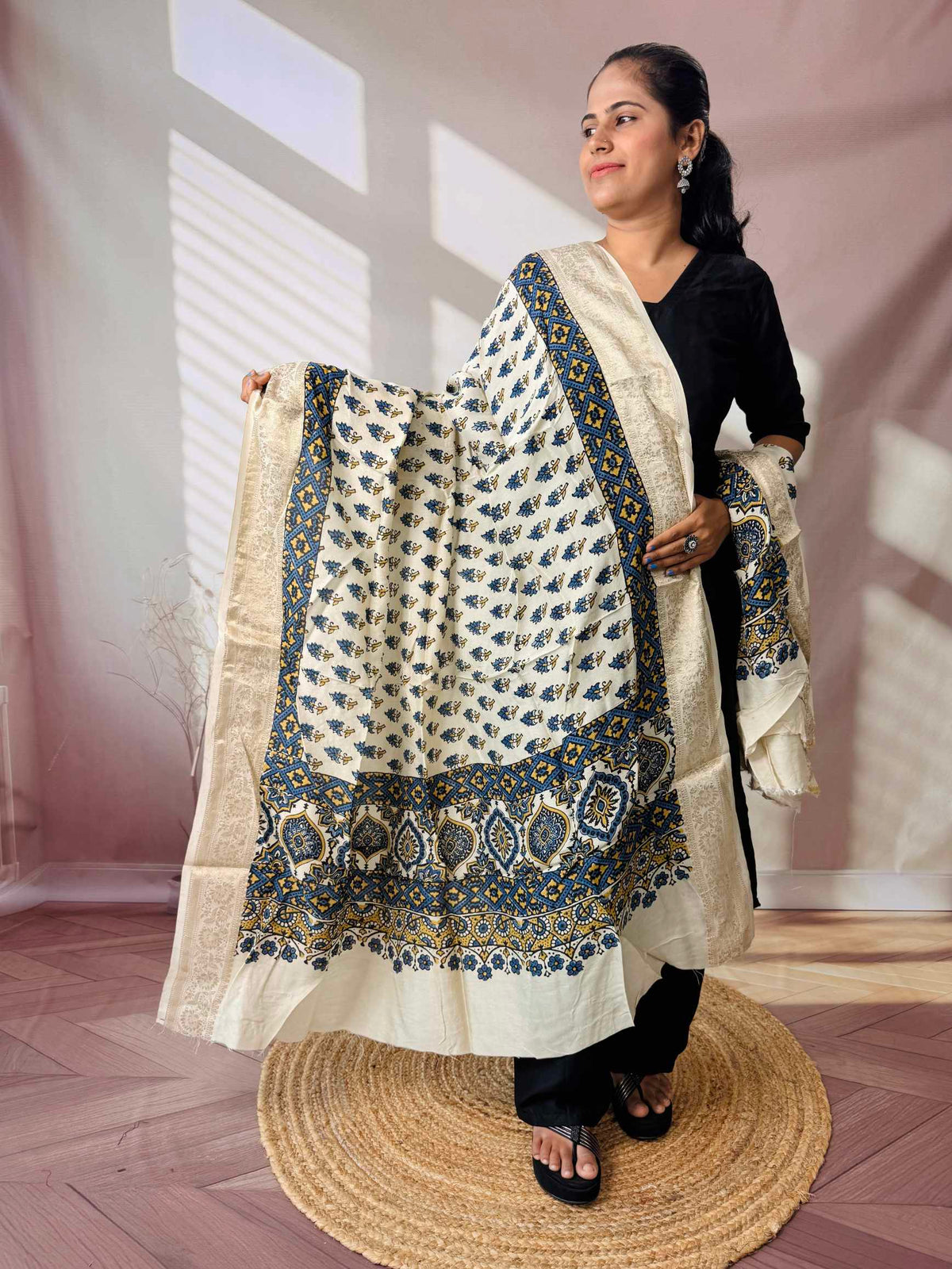Ajarakh Dola Jari Dupatta