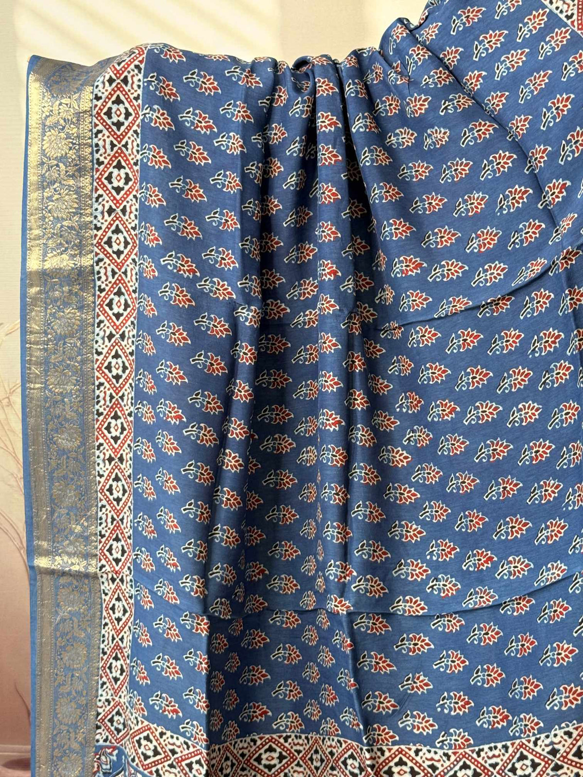 Ajarakh Dola Jari Dupatta