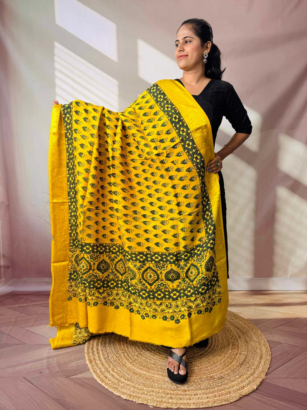 Ajarakh Dola Jari Dupatta