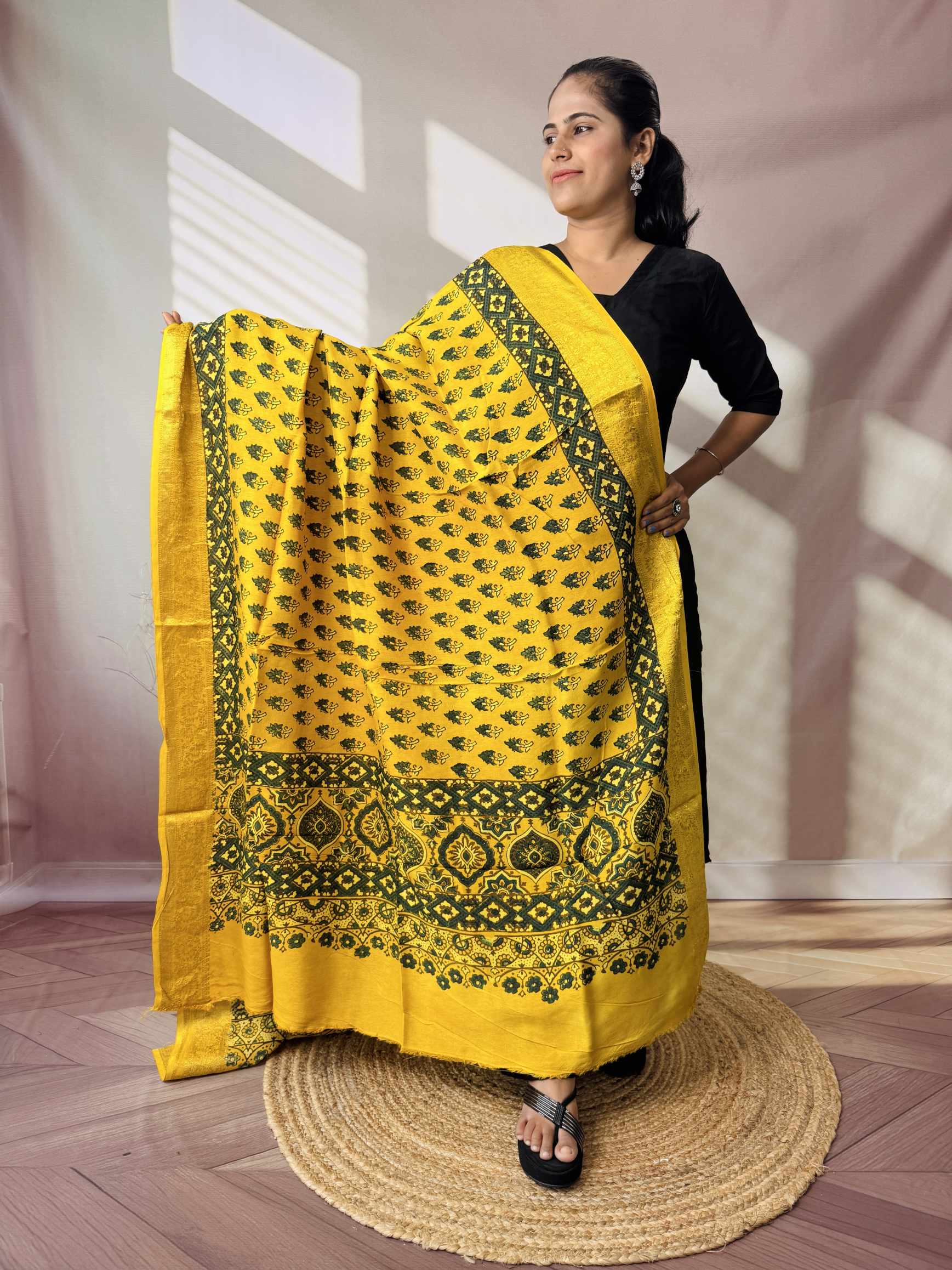 Ajarakh Dola Jari Dupatta